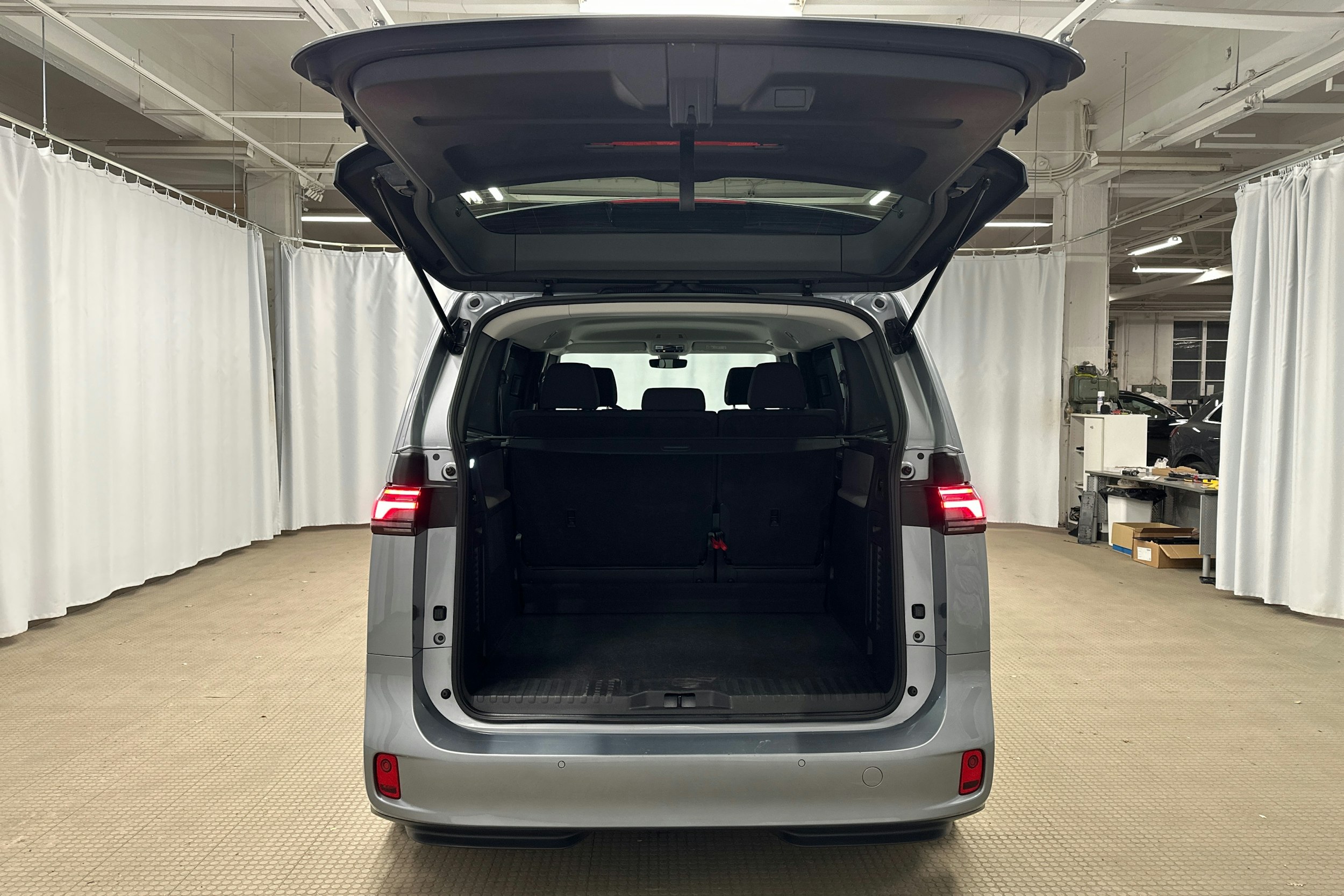 hopea Volkswagen ID. Buzz 2023 kuva 15.