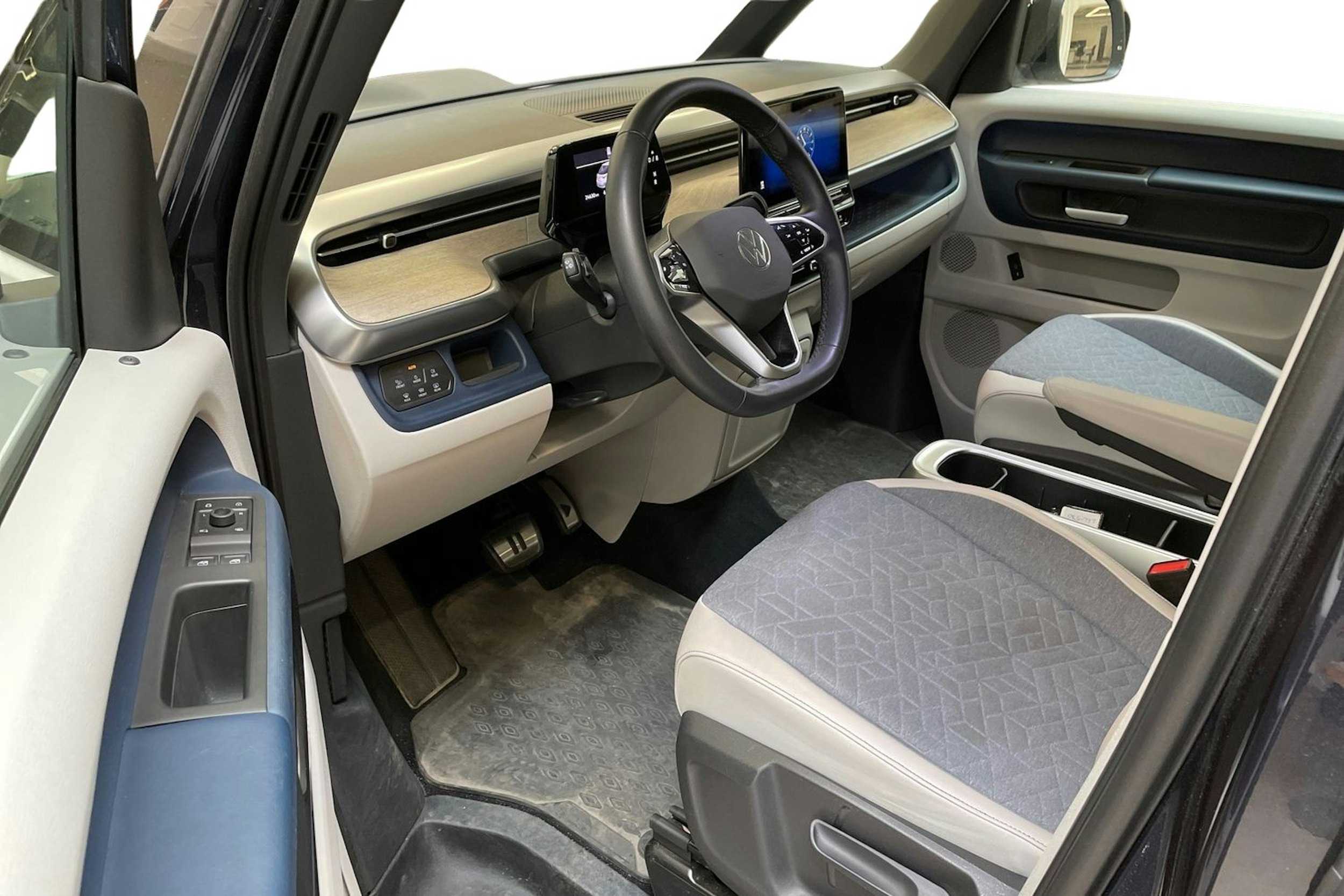 valkoinen Volkswagen ID. Buzz 2023 kuva 3.