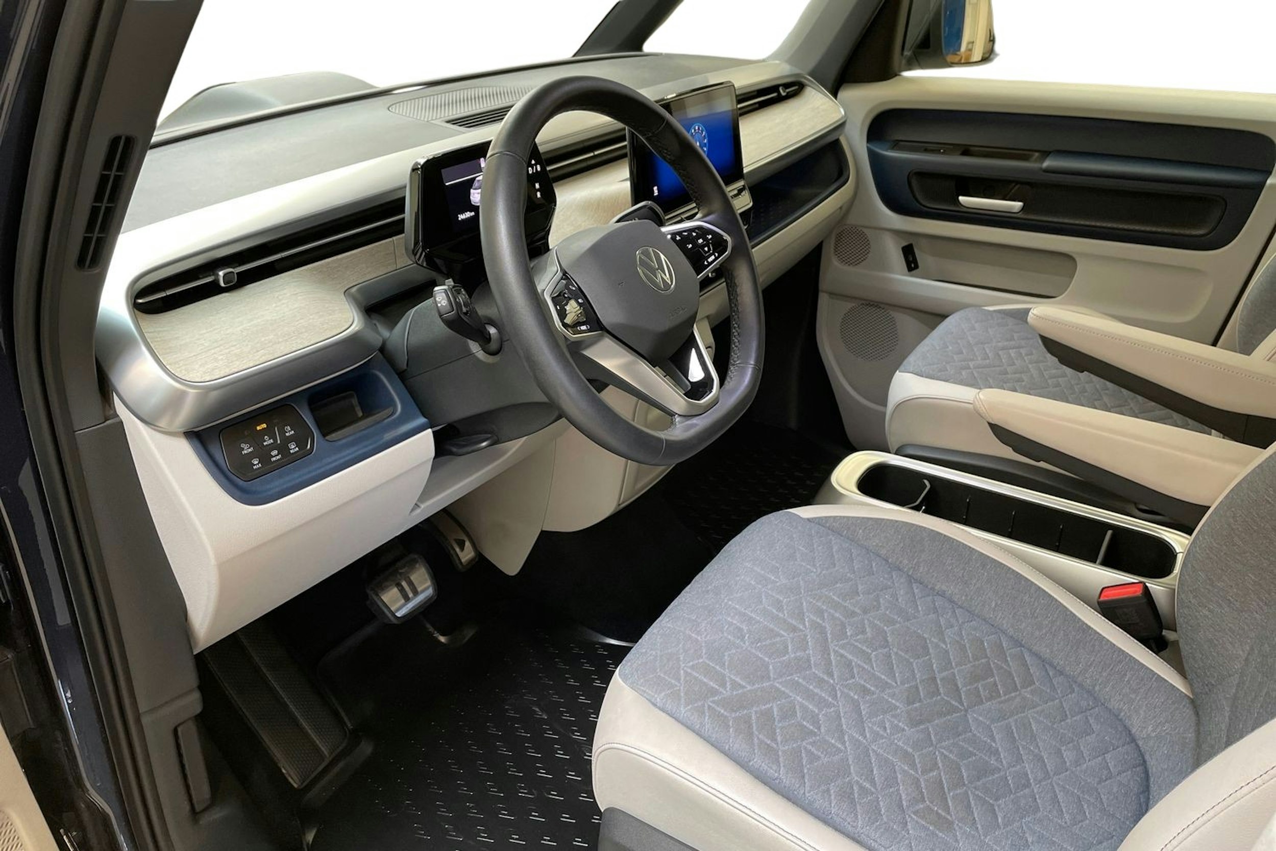 valkoinen Volkswagen ID. Buzz 2023 kuva 6.