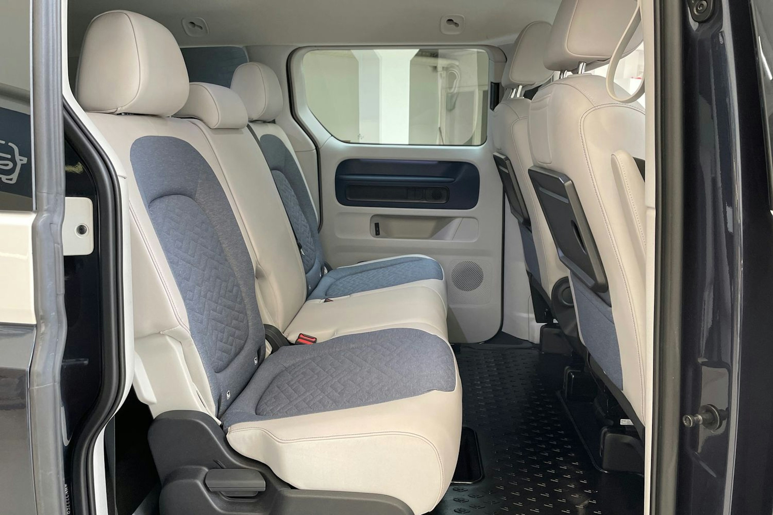 valkoinen Volkswagen ID. Buzz 2023 kuva 10.