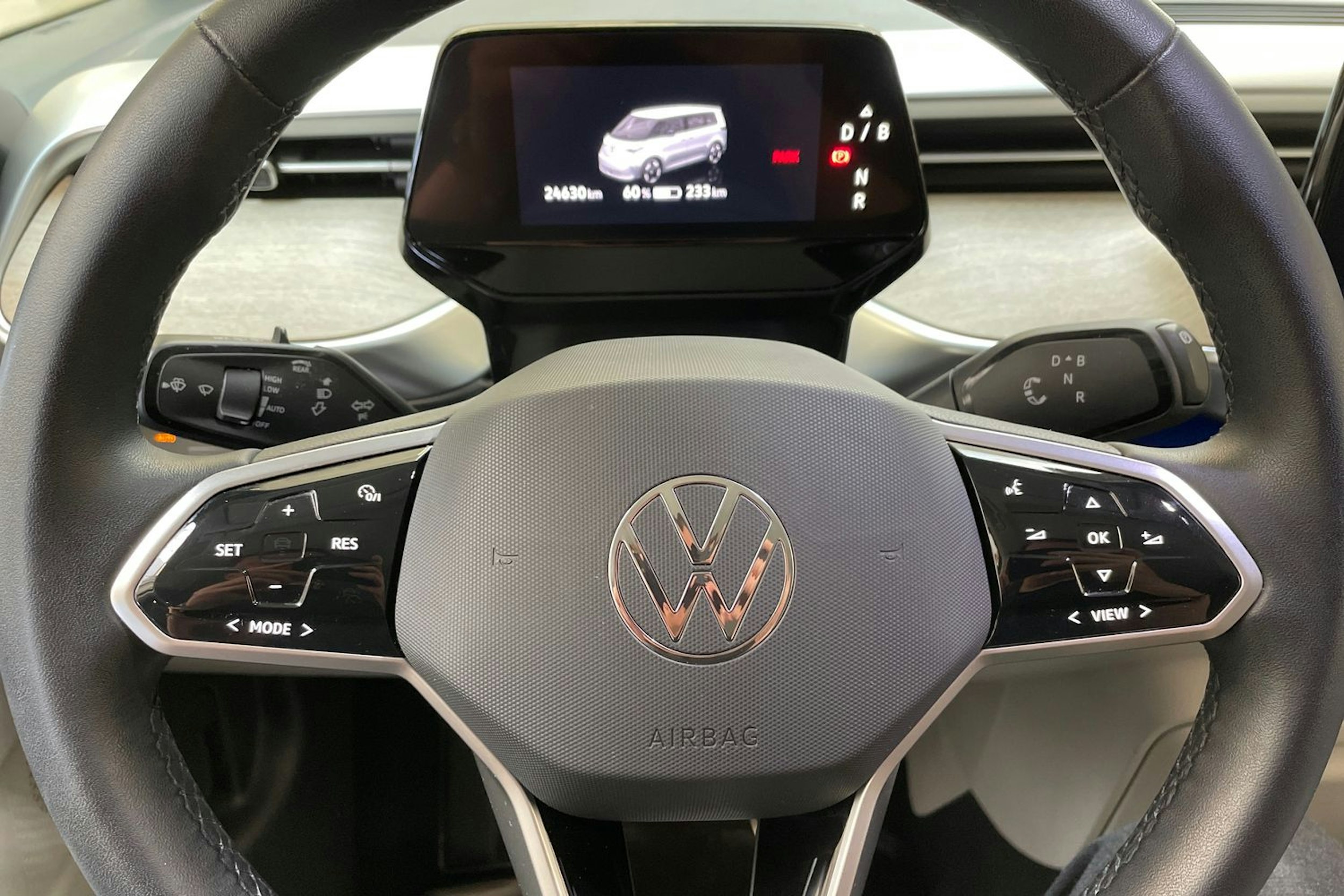 valkoinen Volkswagen ID. Buzz 2023 kuva 13.