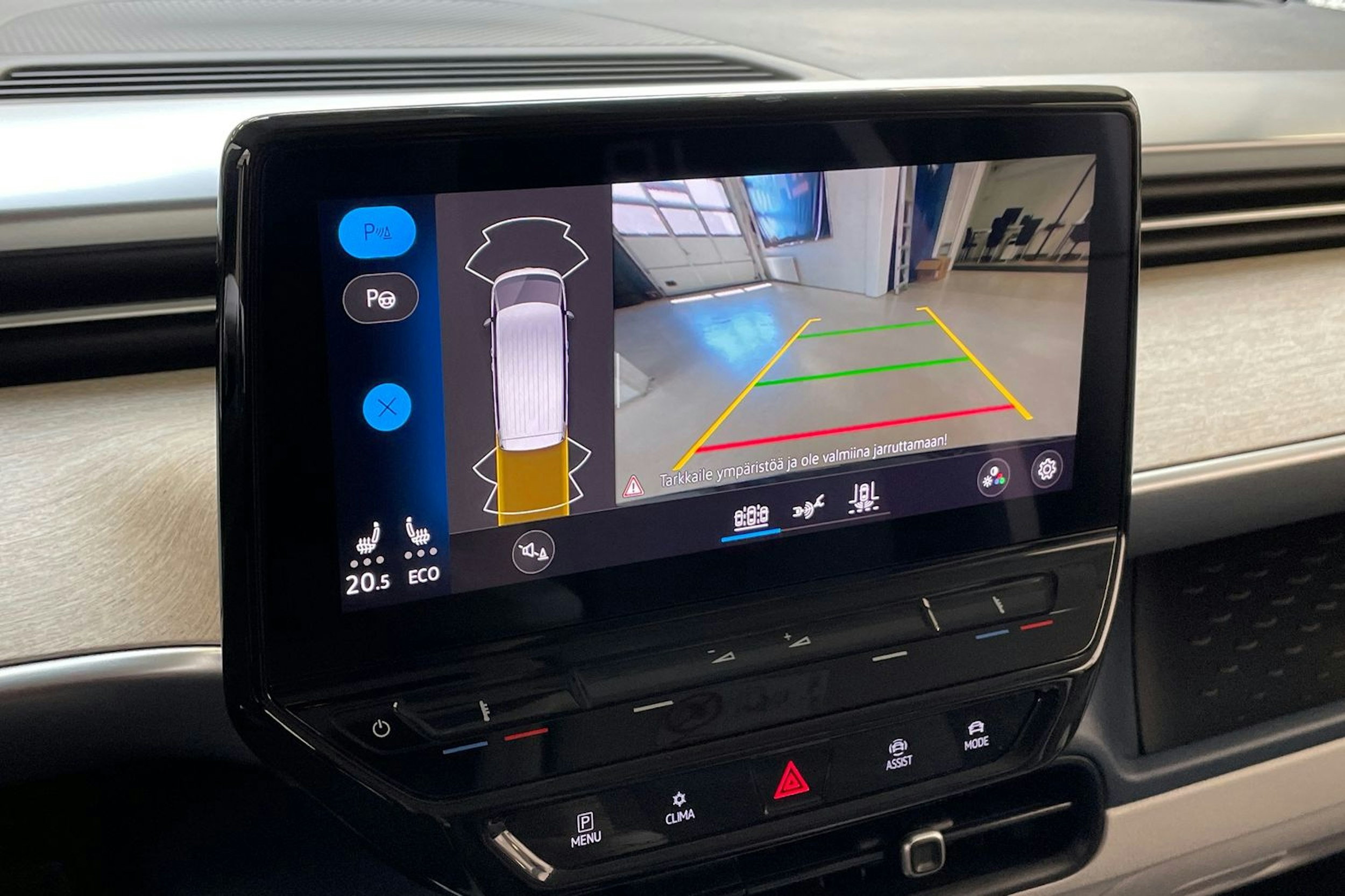 valkoinen Volkswagen ID. Buzz 2023 kuva 16.