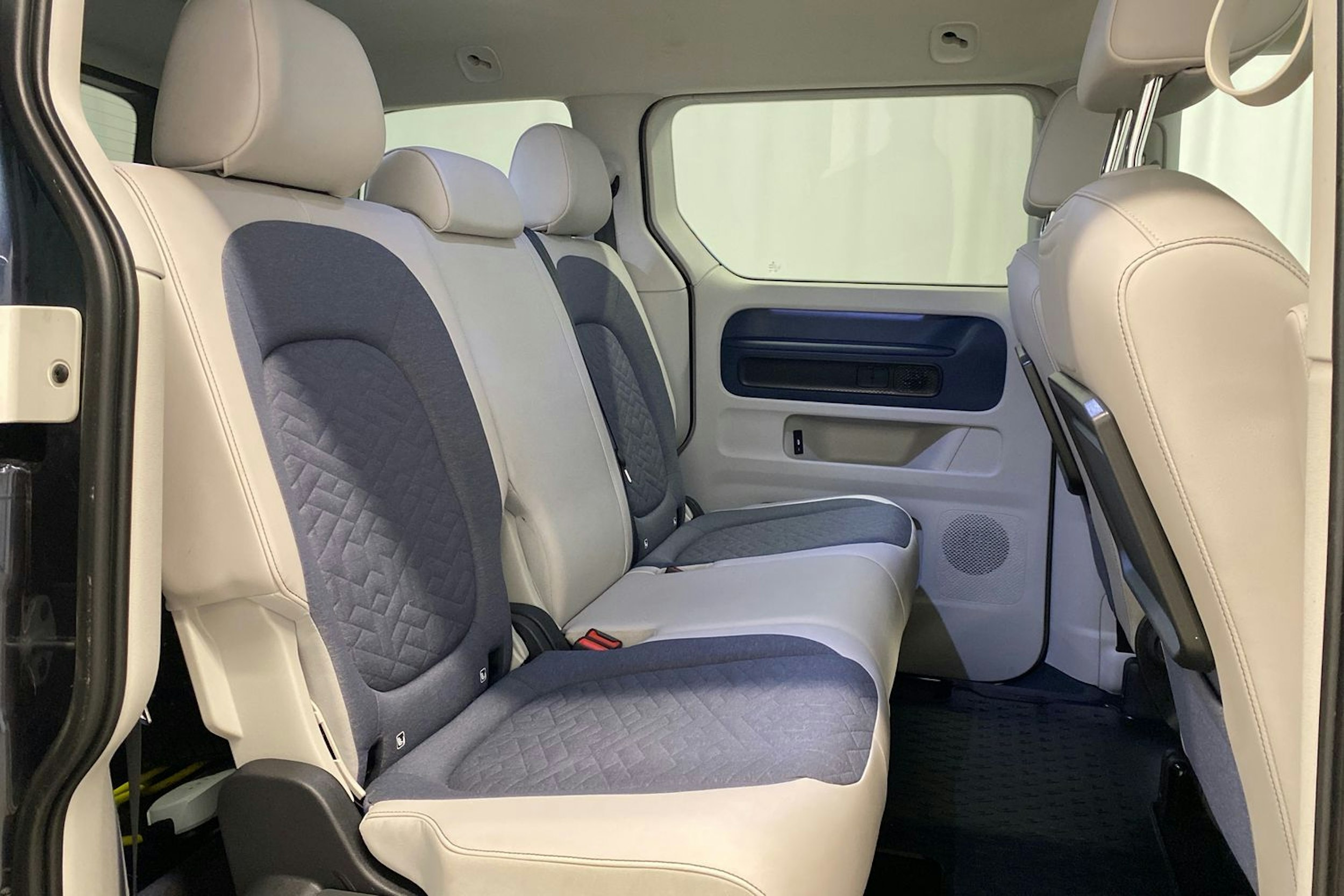 sininen Volkswagen ID. Buzz 2023 kuva 13.