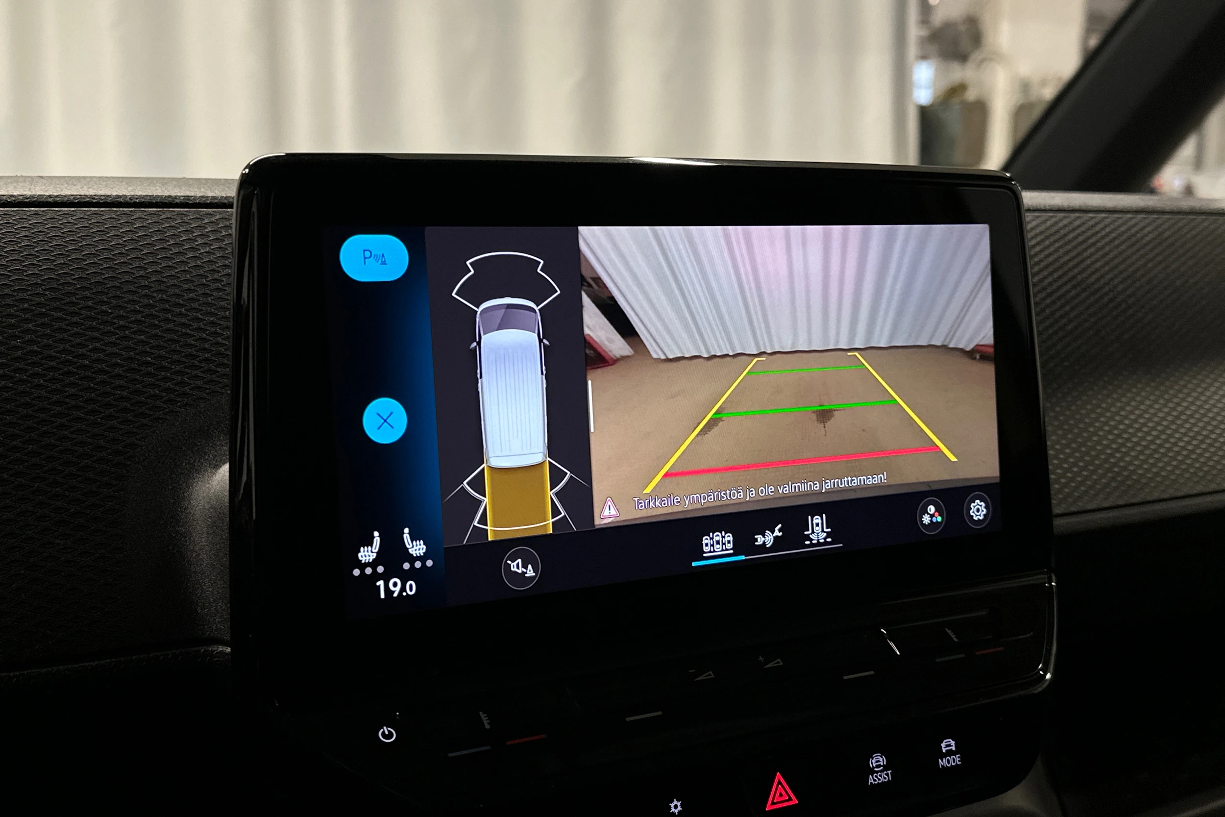 keltainen Volkswagen ID. Buzz Cargo 2023 kuva 14.