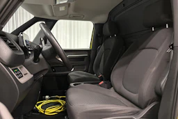 keltainen Volkswagen ID. Buzz Cargo 2023 kuva 18.