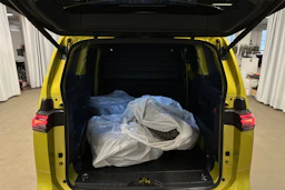 keltainen Volkswagen ID. Buzz Cargo 2023 kuva 19.