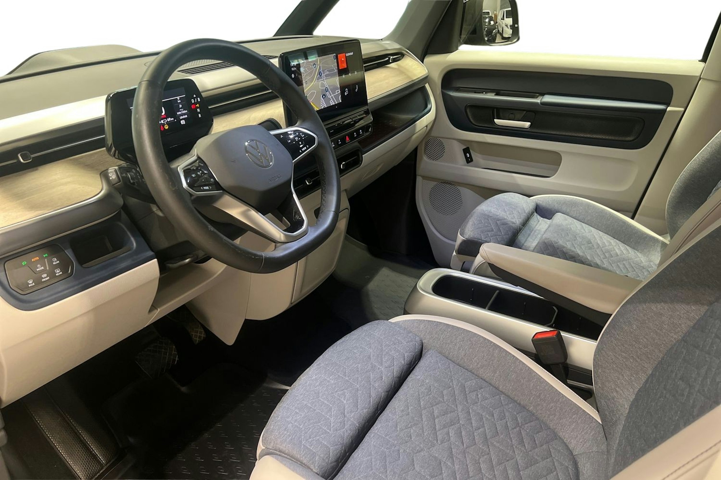 Musta Volkswagen ID. Buzz 2023 kuva 7.