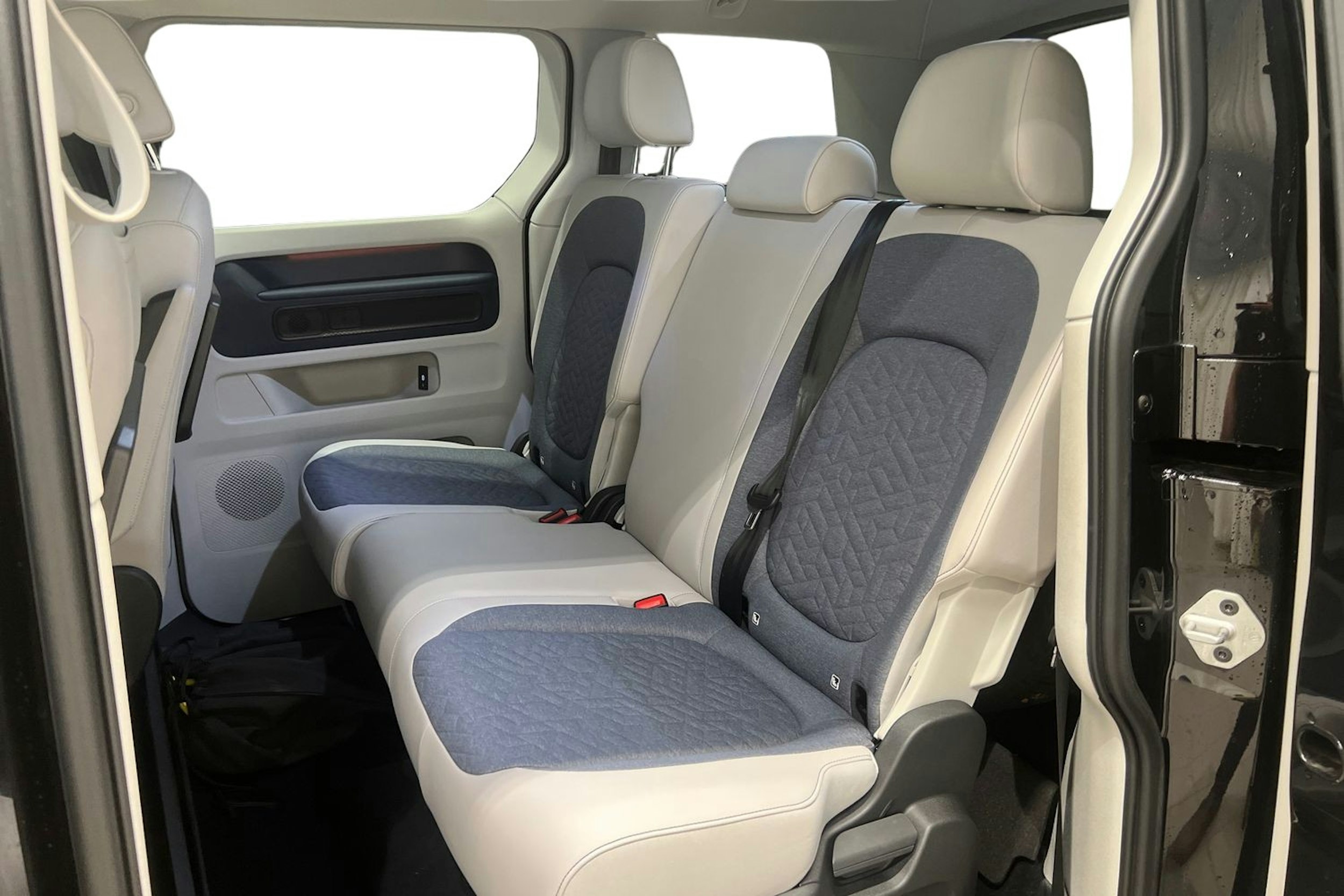 Musta Volkswagen ID. Buzz 2023 kuva 10.