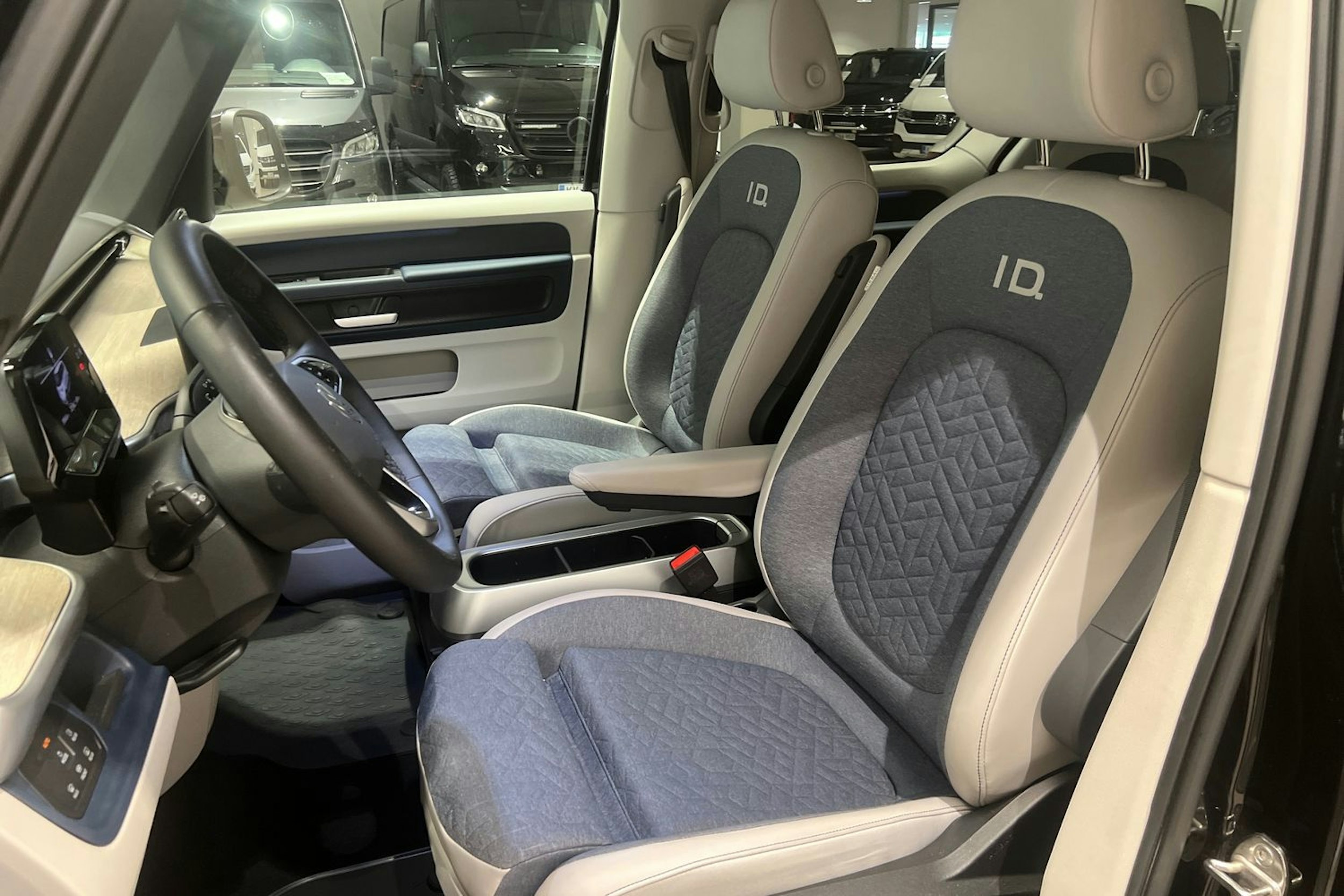 Musta Volkswagen ID. Buzz 2023 kuva 16.