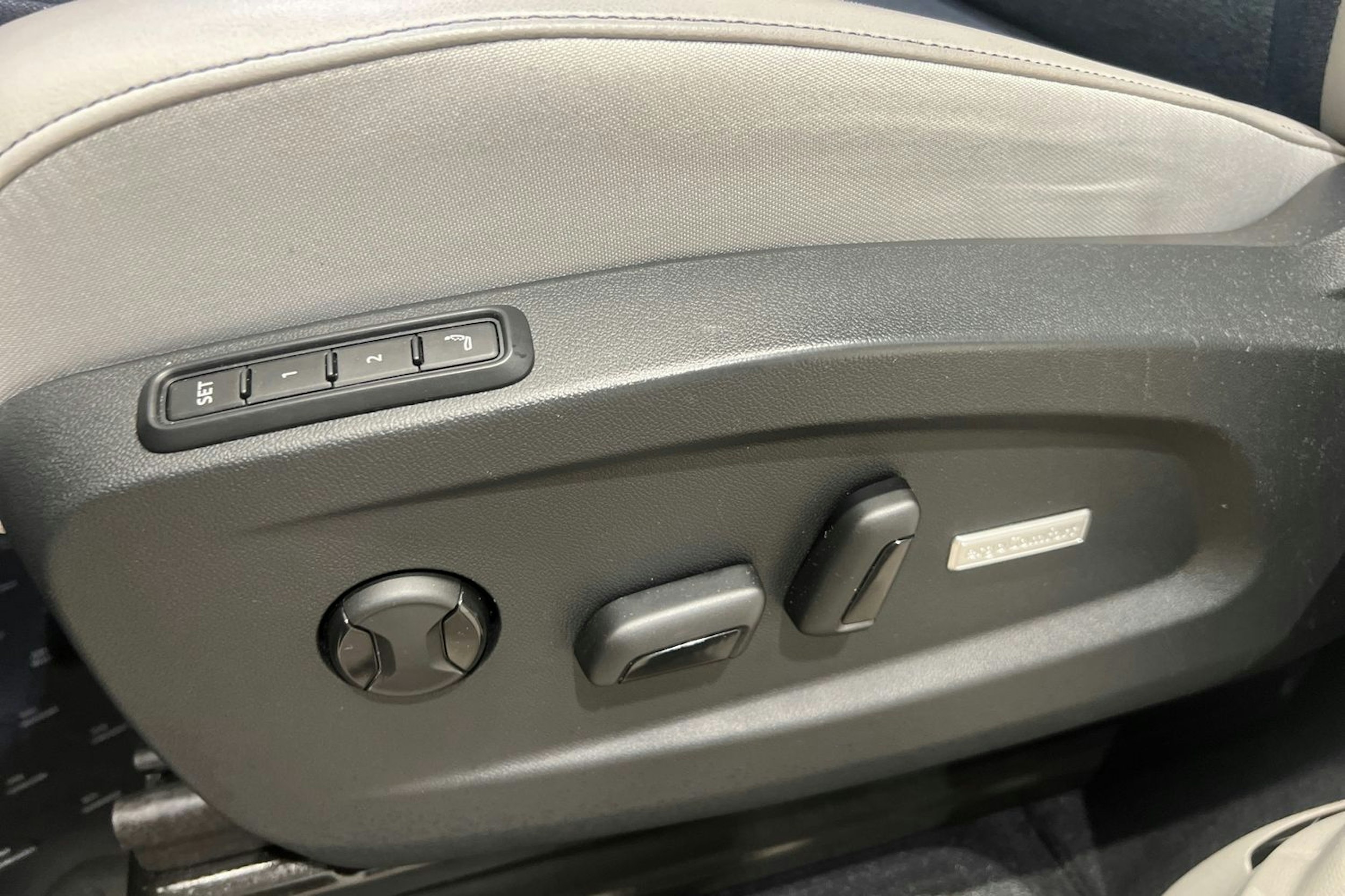 Musta Volkswagen ID. Buzz 2023 kuva 17.