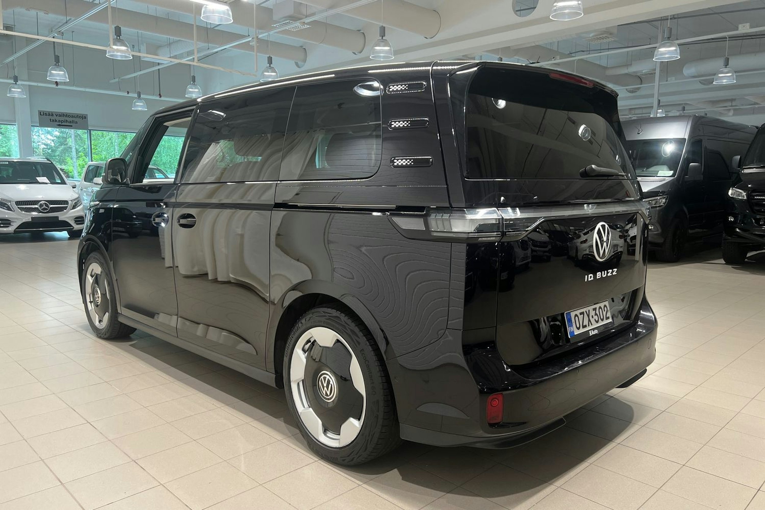 Musta Volkswagen ID. Buzz 2023 kuva 23.