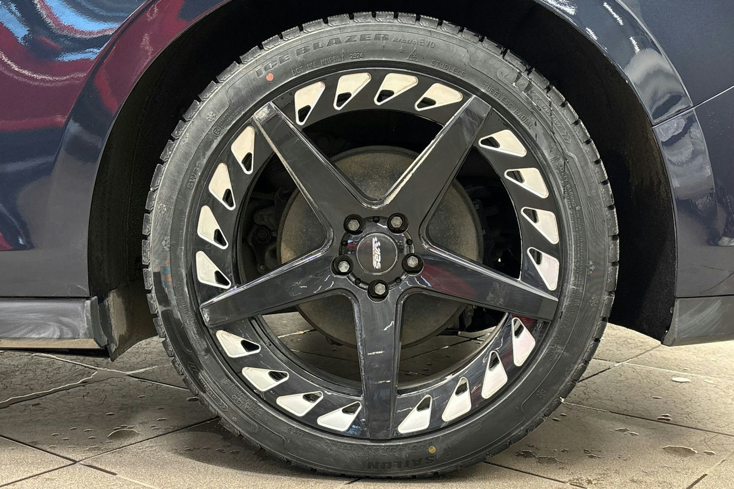 sininen Volkswagen ID. Buzz 2023 kuva 13.