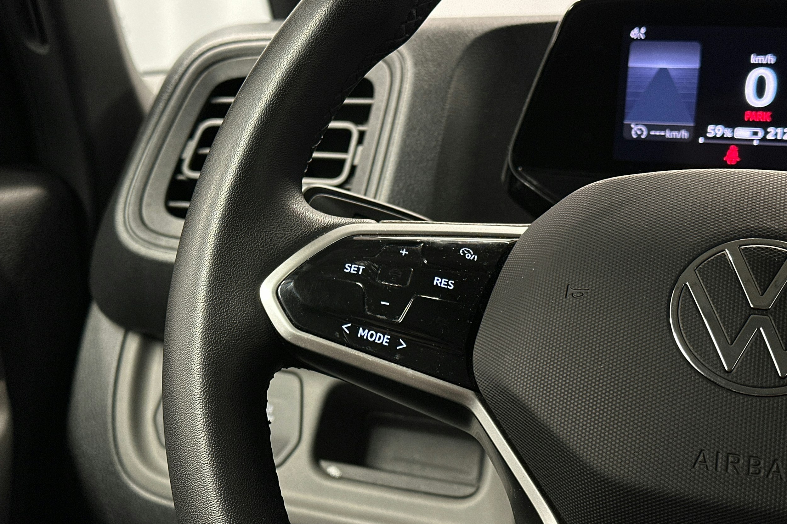 valkoinen Volkswagen ID. Buzz 2023 kuva 18.