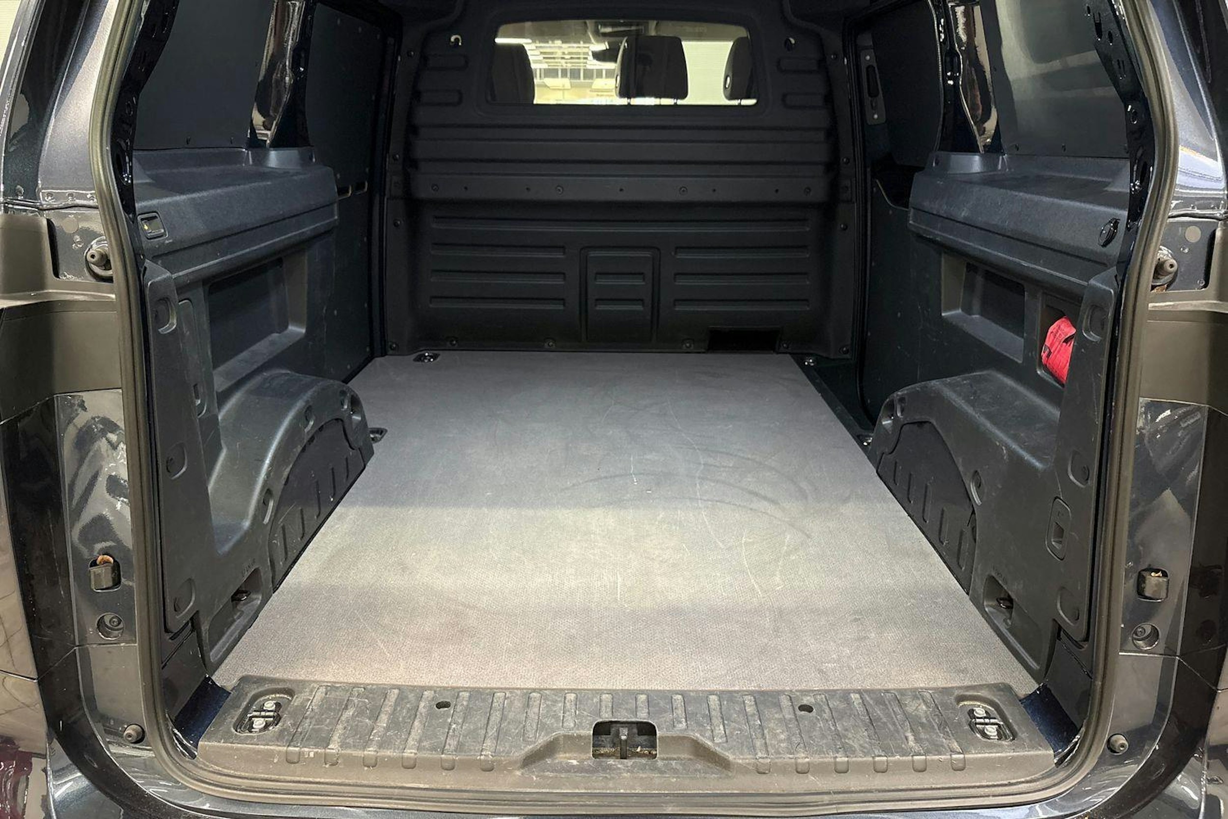 sininen Volkswagen ID. Buzz Cargo 2023 kuva 10.