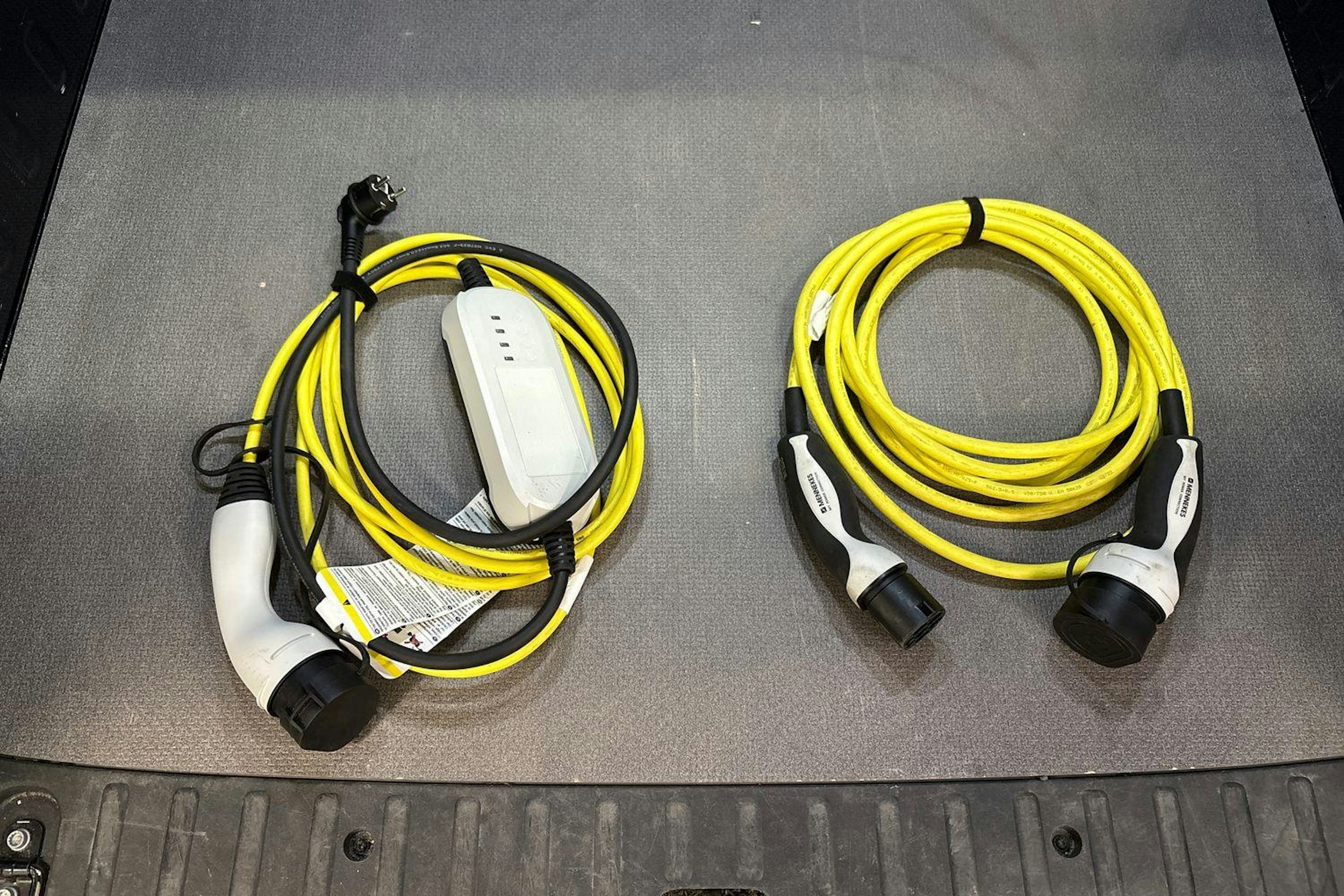 sininen Volkswagen ID. Buzz Cargo 2023 kuva 12.