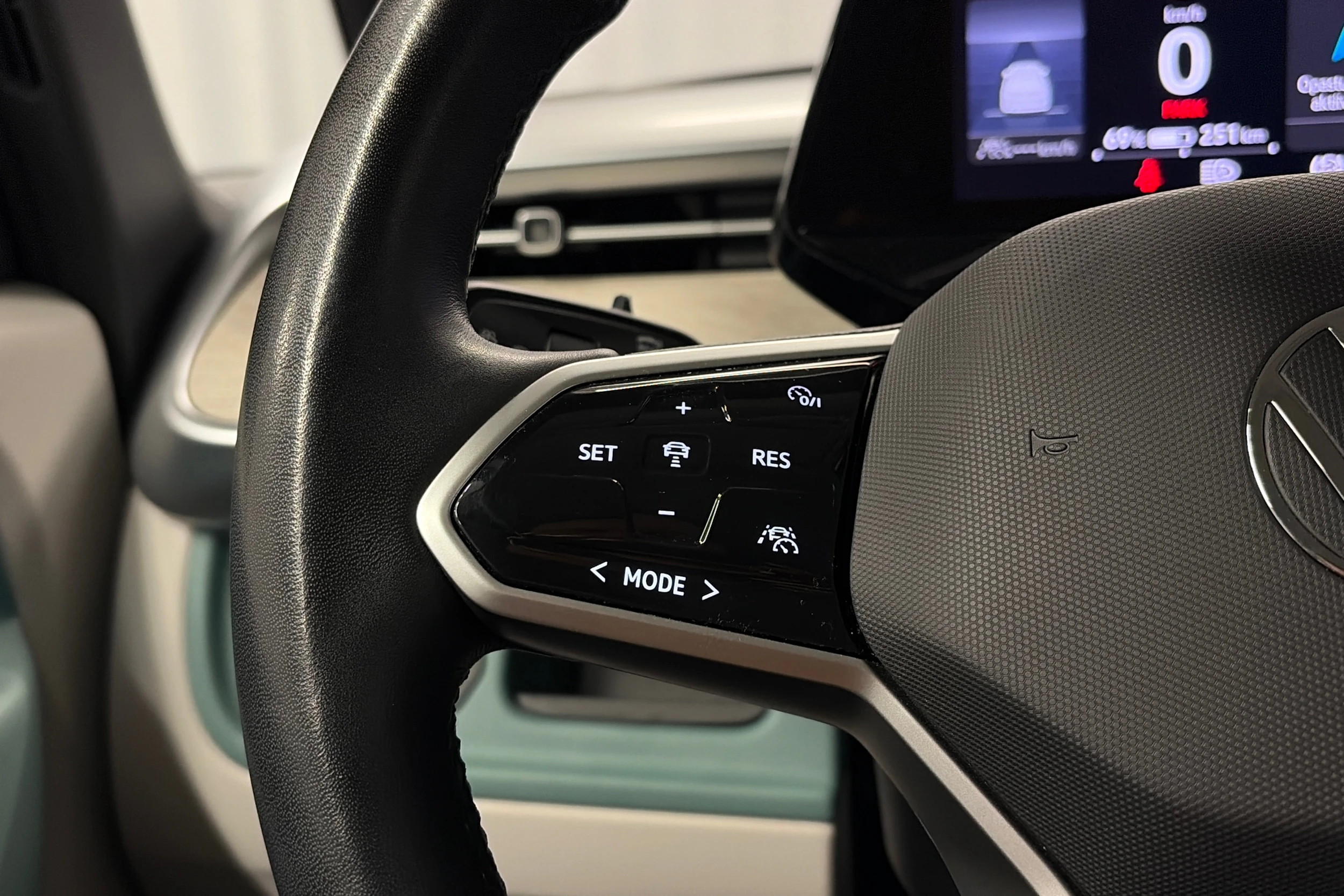 valkoinen Volkswagen ID. Buzz 2023 kuva 11.