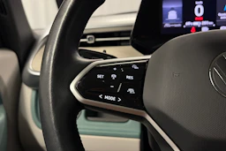valkoinen Volkswagen ID. Buzz 2023 kuva 11.