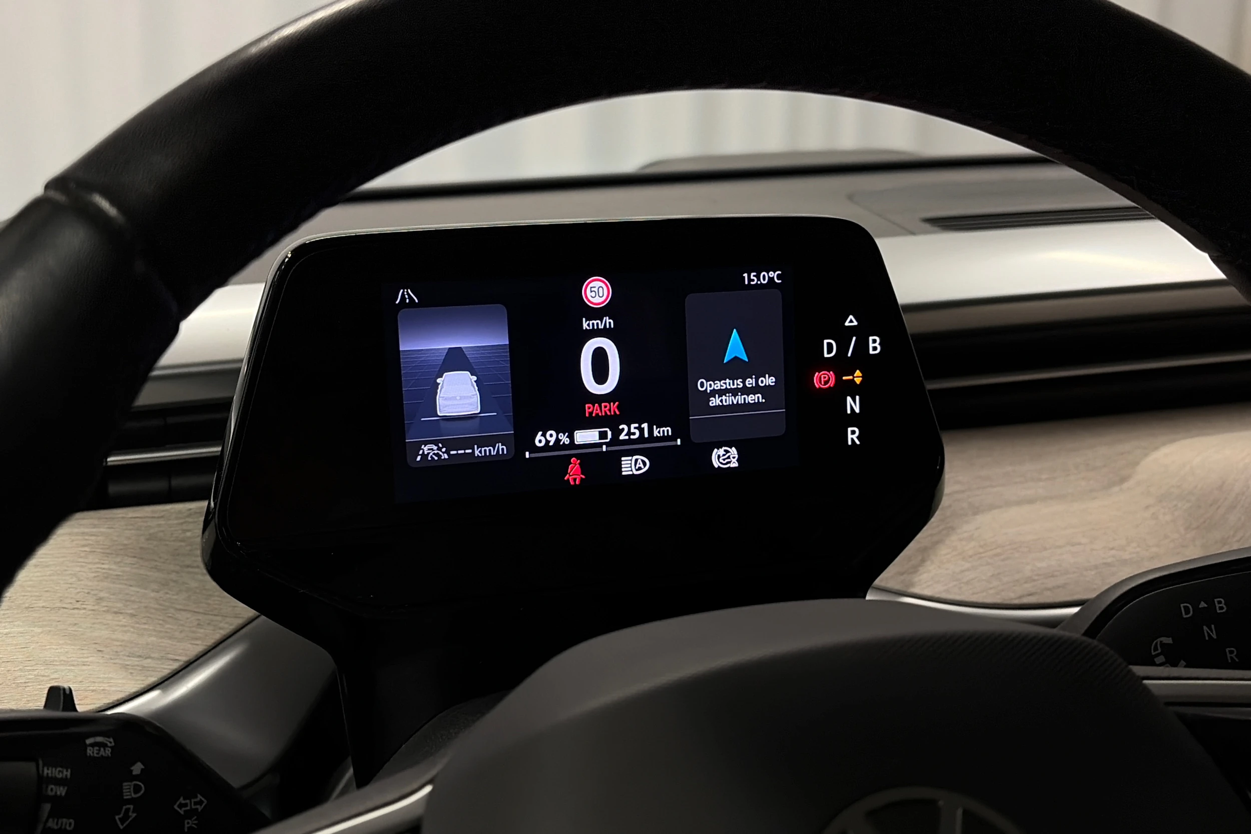 valkoinen Volkswagen ID. Buzz 2023 kuva 13.