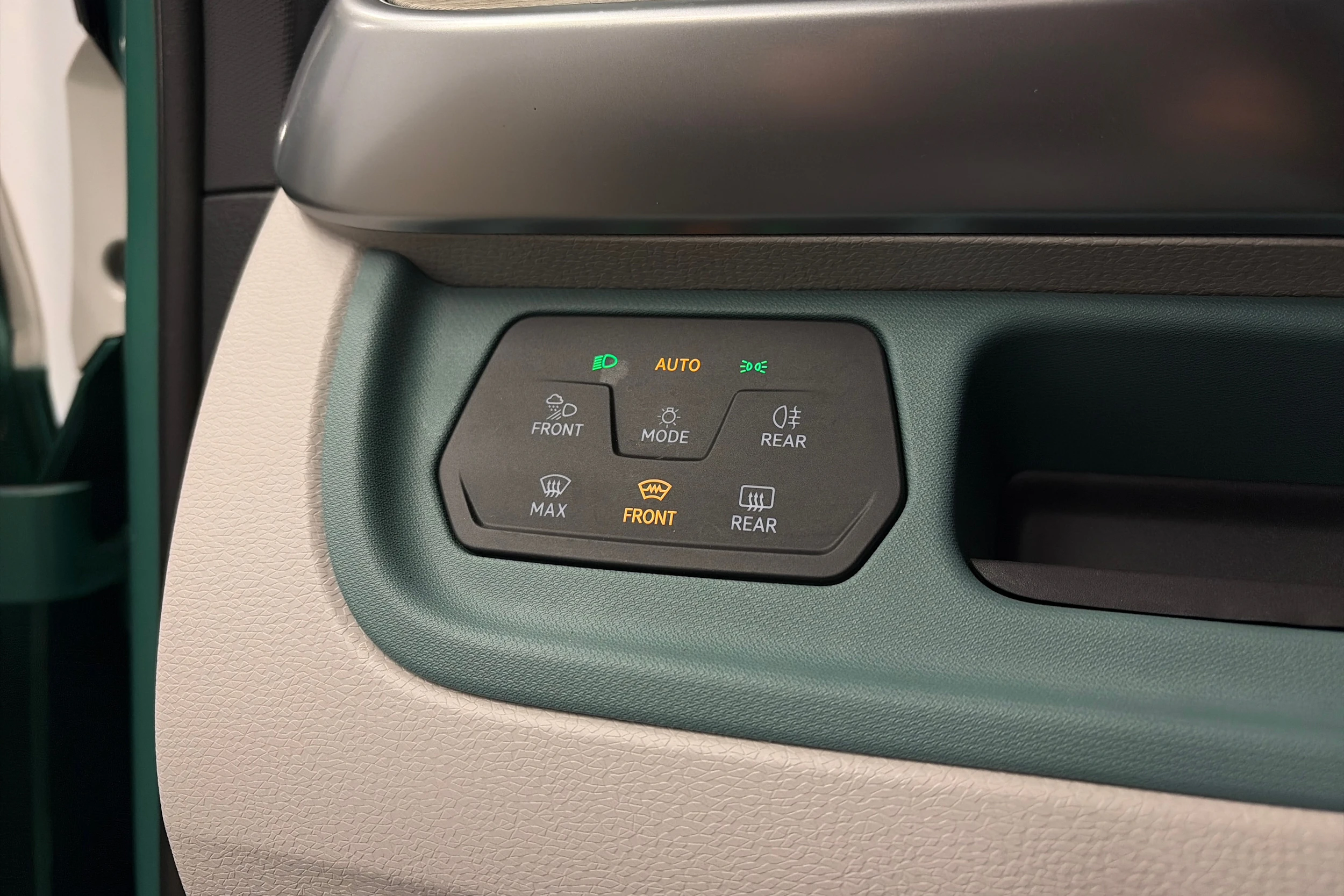 valkoinen Volkswagen ID. Buzz 2023 kuva 20.