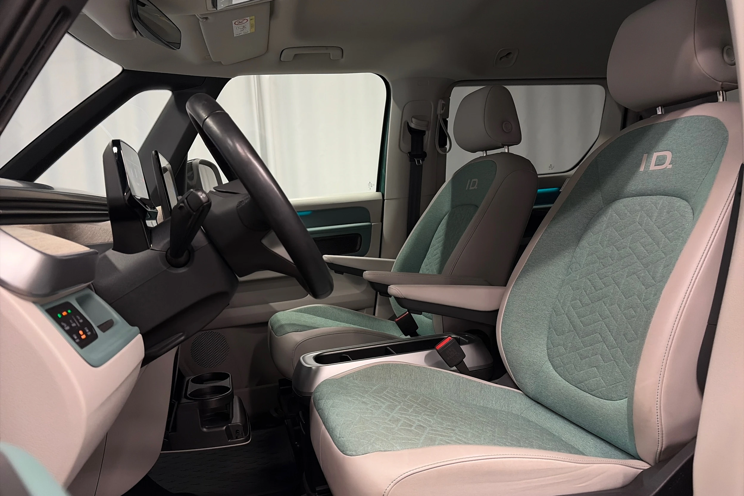 valkoinen Volkswagen ID. Buzz 2023 kuva 21.