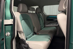 valkoinen Volkswagen ID. Buzz 2023 kuva 22.