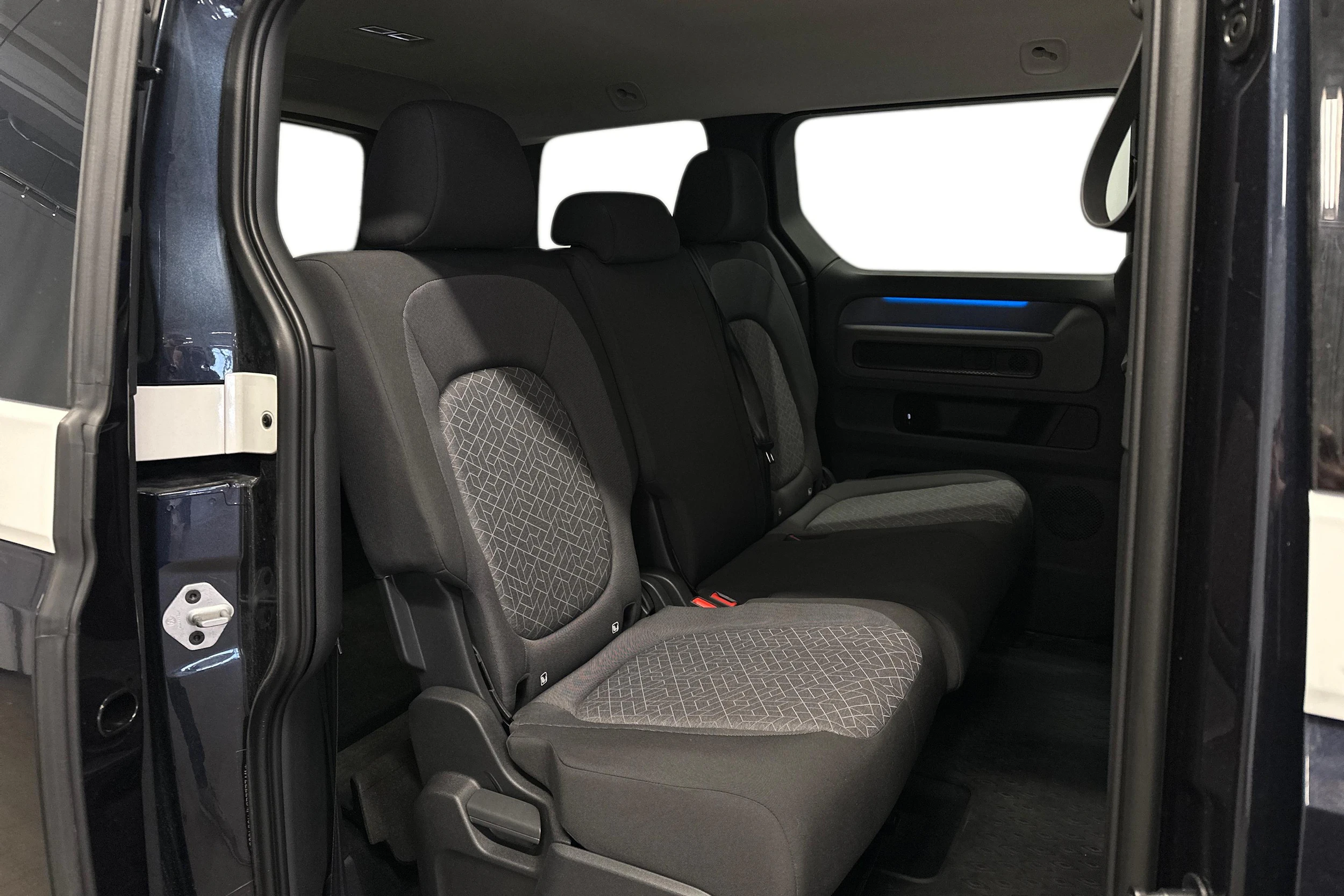 valkoinen Volkswagen ID. Buzz 2023 kuva 8.