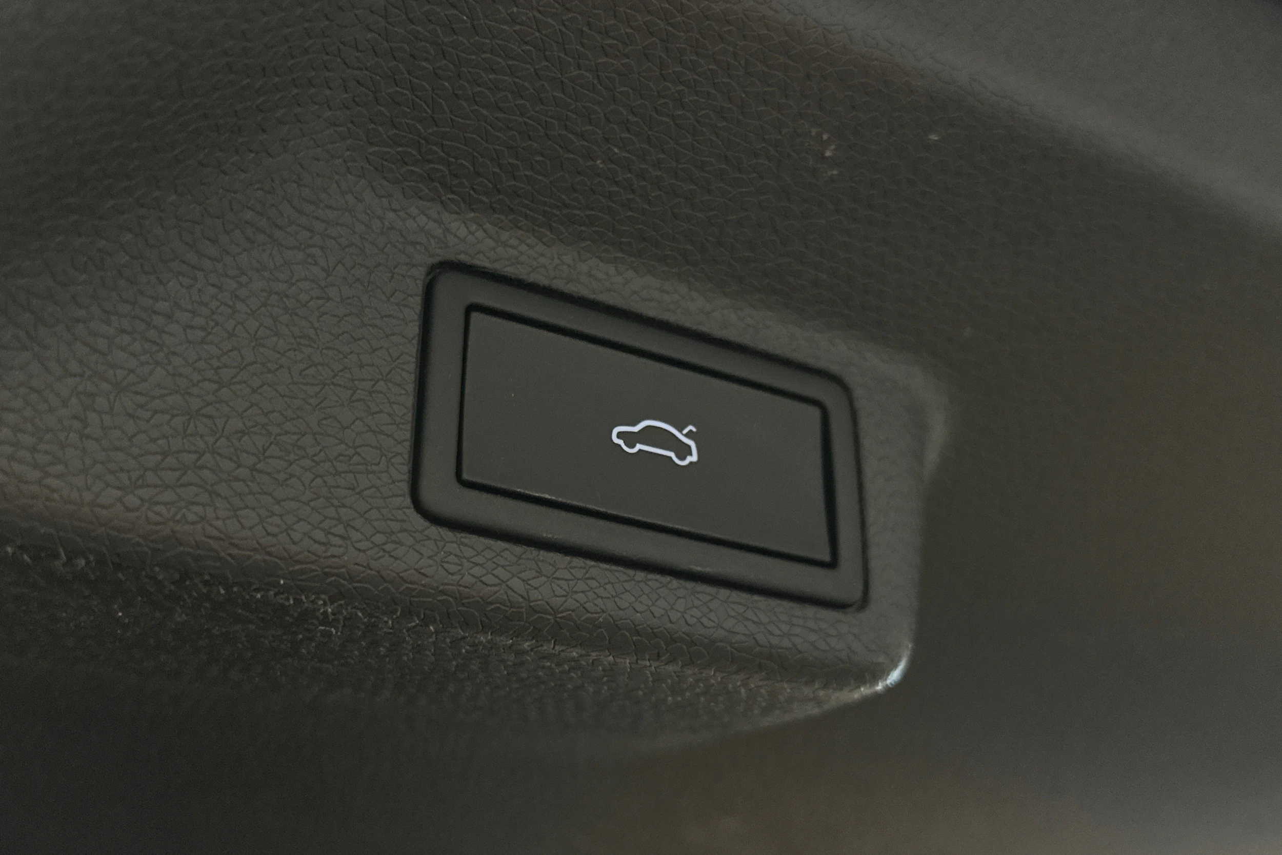 valkoinen Volkswagen ID. Buzz 2023 kuva 12.
