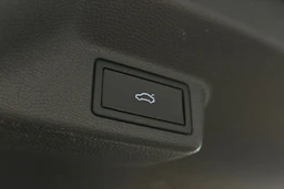 valkoinen Volkswagen ID. Buzz 2023 kuva 12.