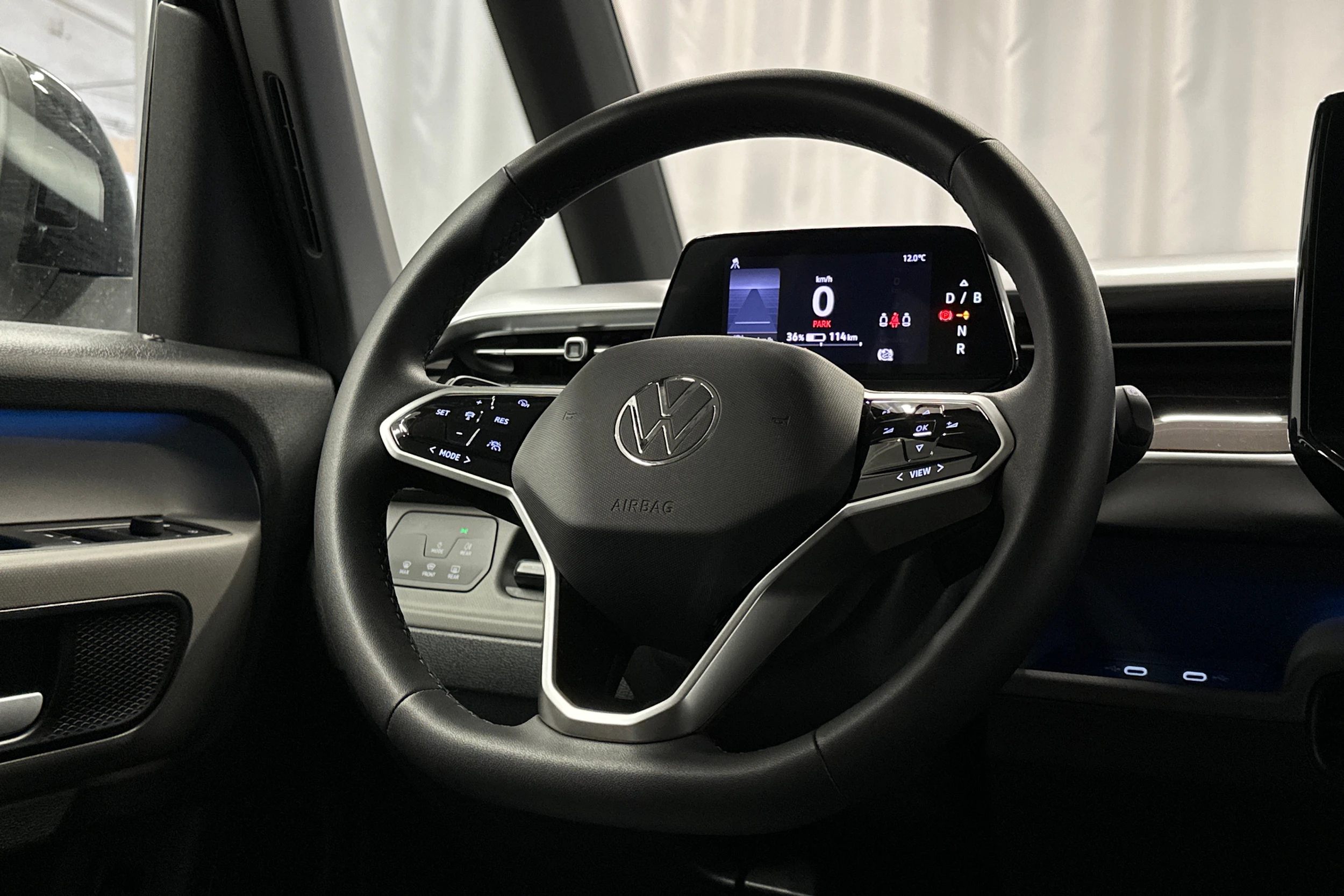 valkoinen Volkswagen ID. Buzz 2023 kuva 15.