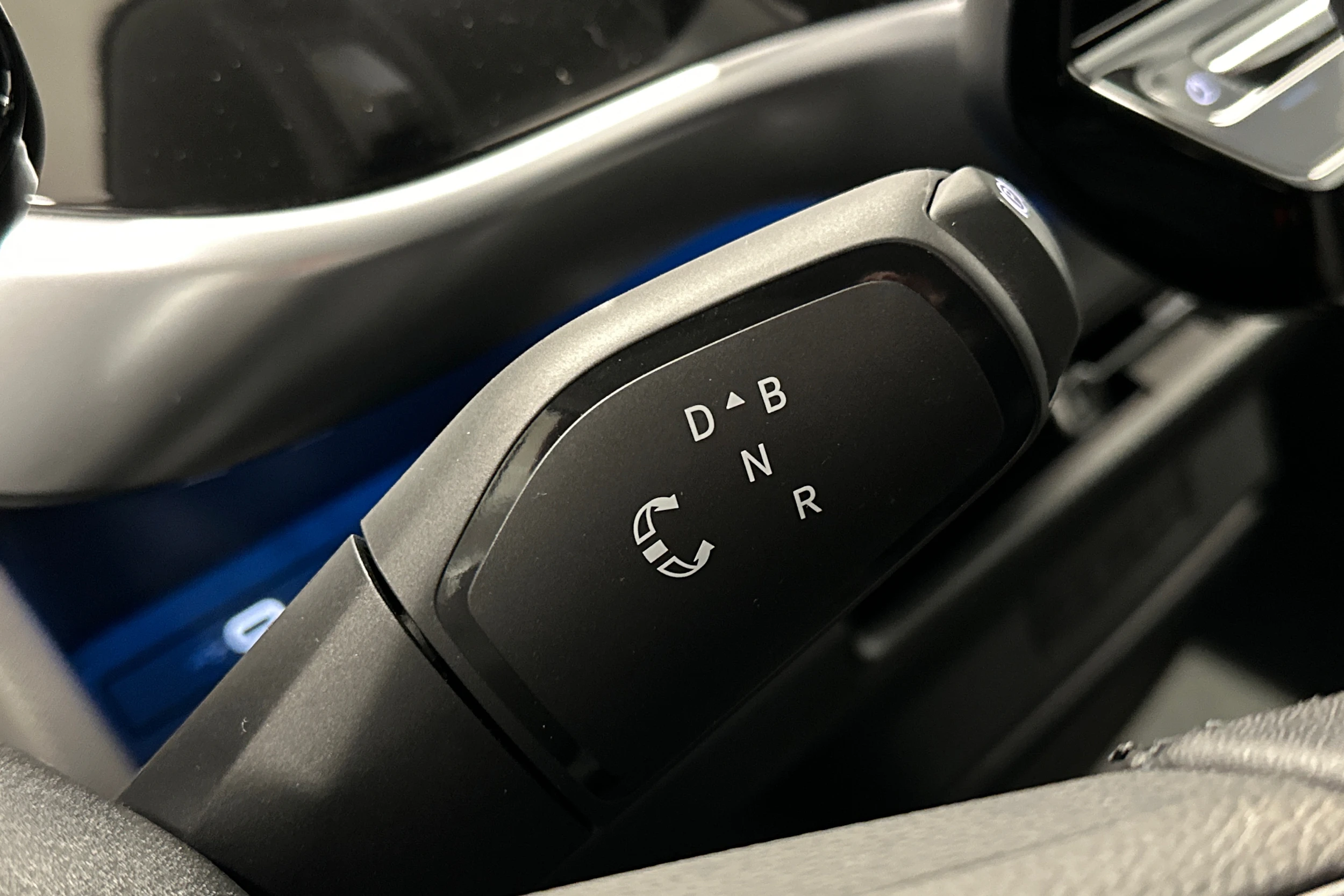 valkoinen Volkswagen ID. Buzz 2023 kuva 18.
