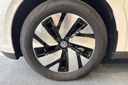 Valkoinen Volkswagen ID. Buzz 2024 kuva 9.