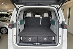 valkoinen Volkswagen ID. Buzz 2023 kuva 5.