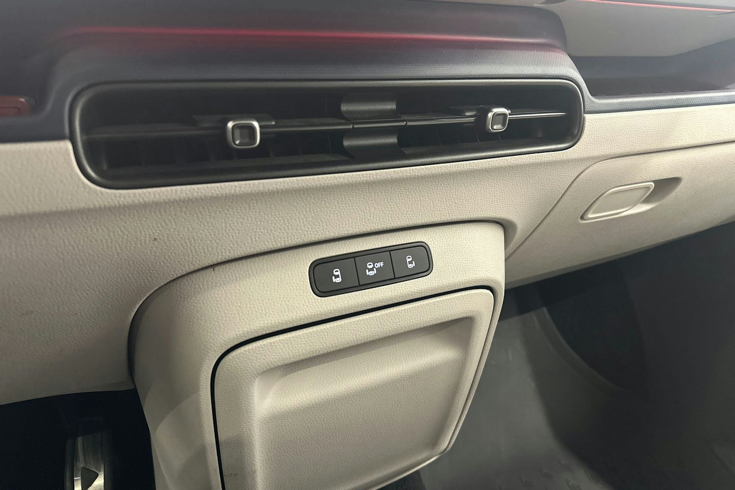 musta Volkswagen ID. Buzz 2024 kuva 24.