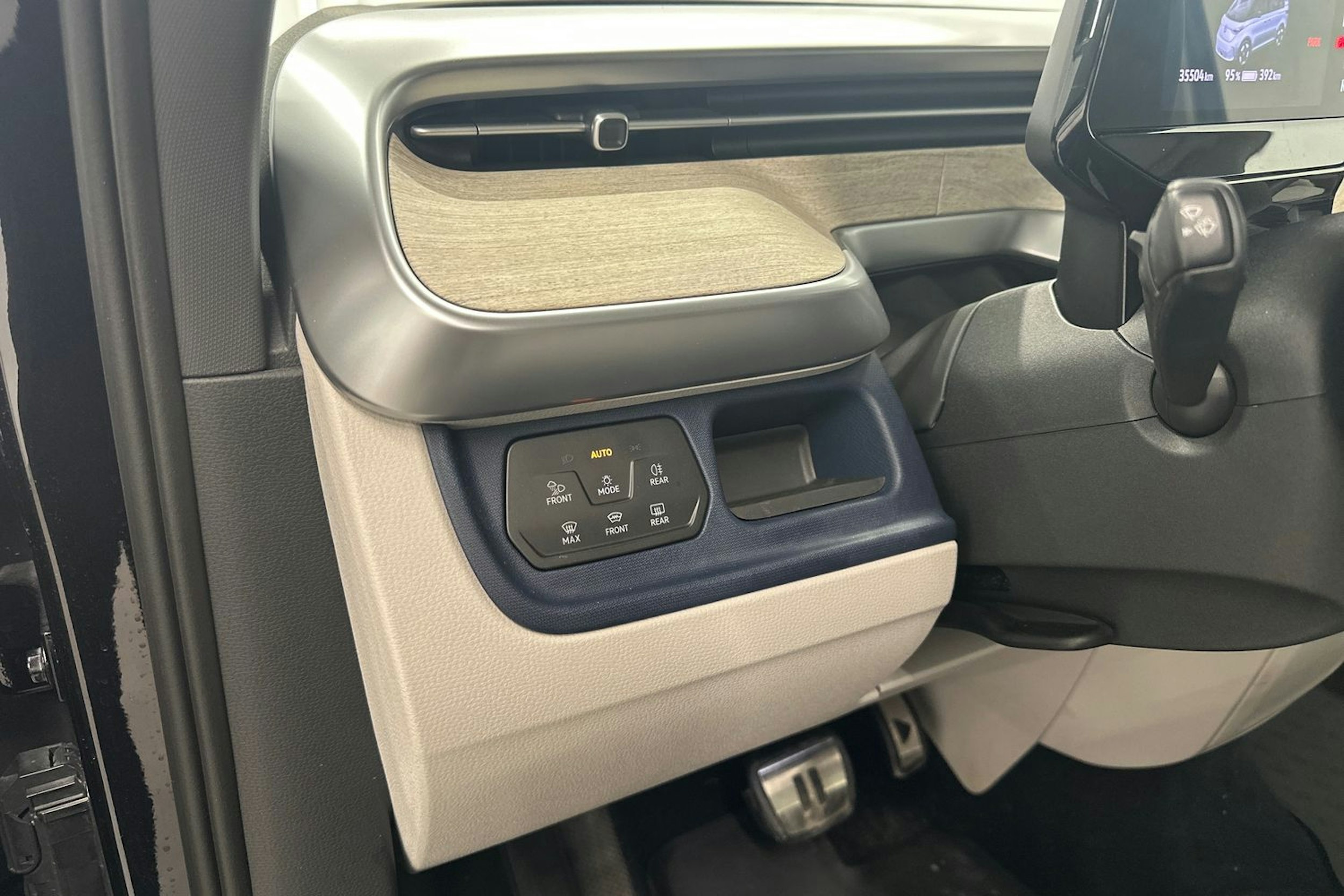 musta Volkswagen ID. Buzz 2024 kuva 25.