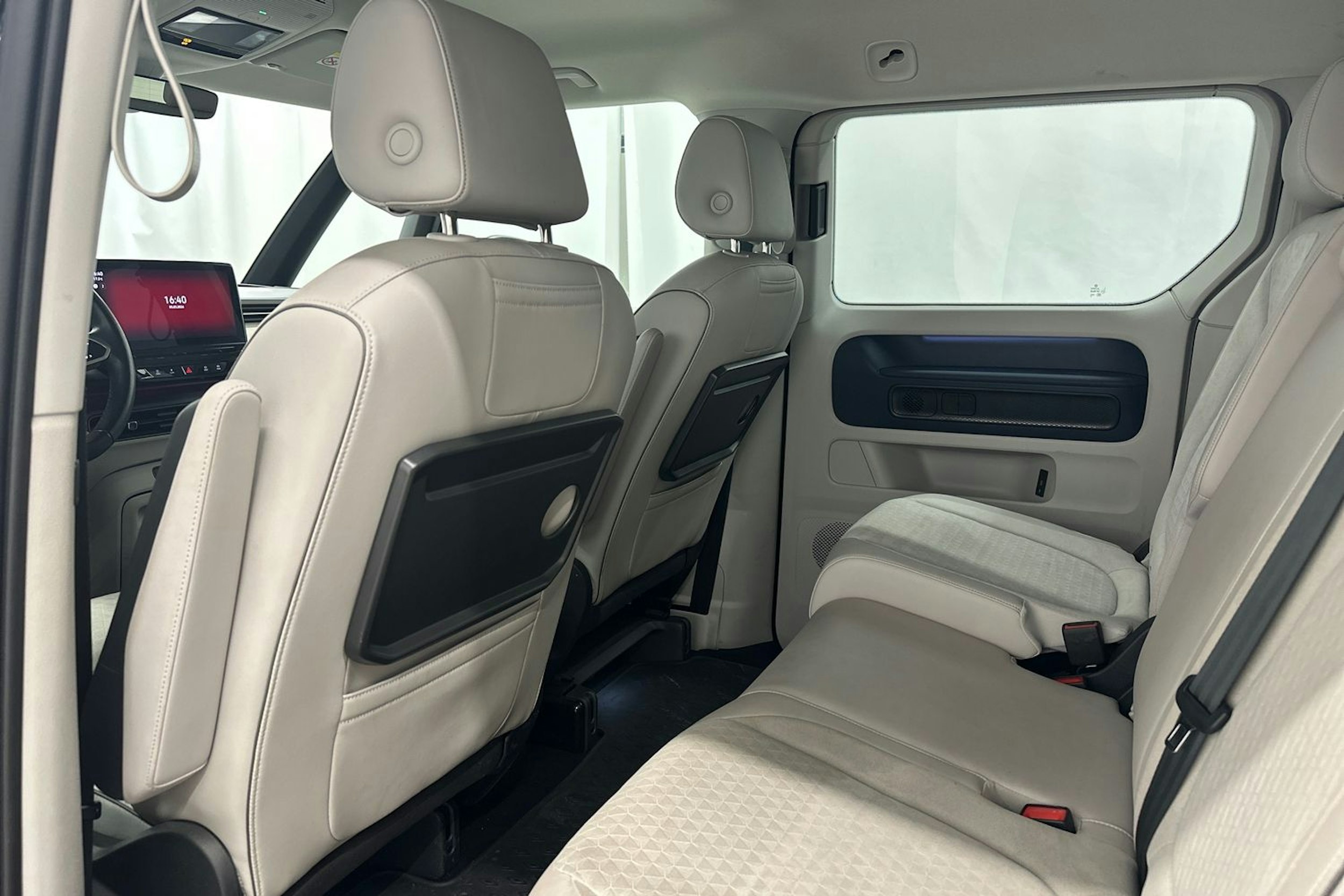 musta Volkswagen ID. Buzz 2024 kuva 27.