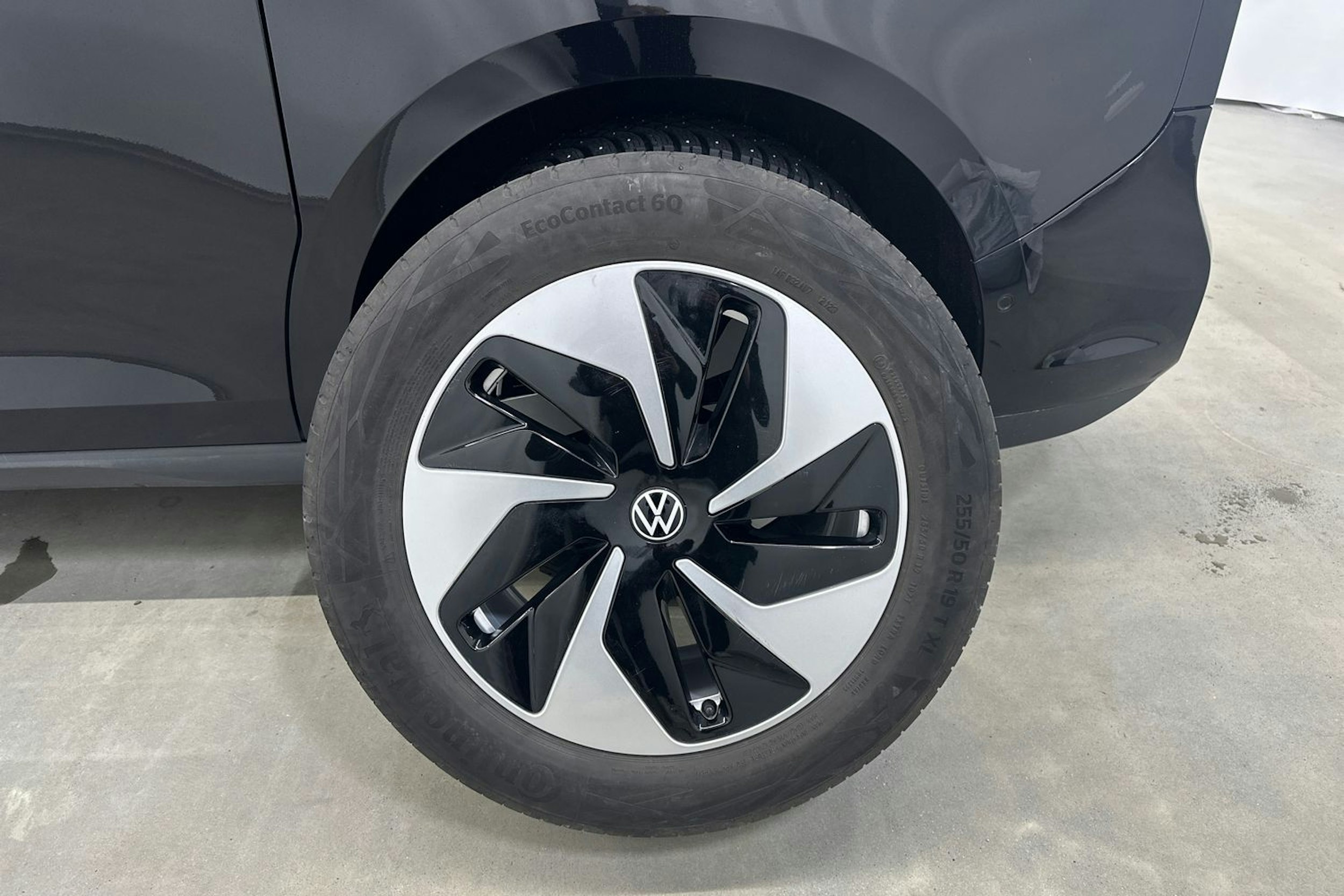 musta Volkswagen ID. Buzz 2024 kuva 31.