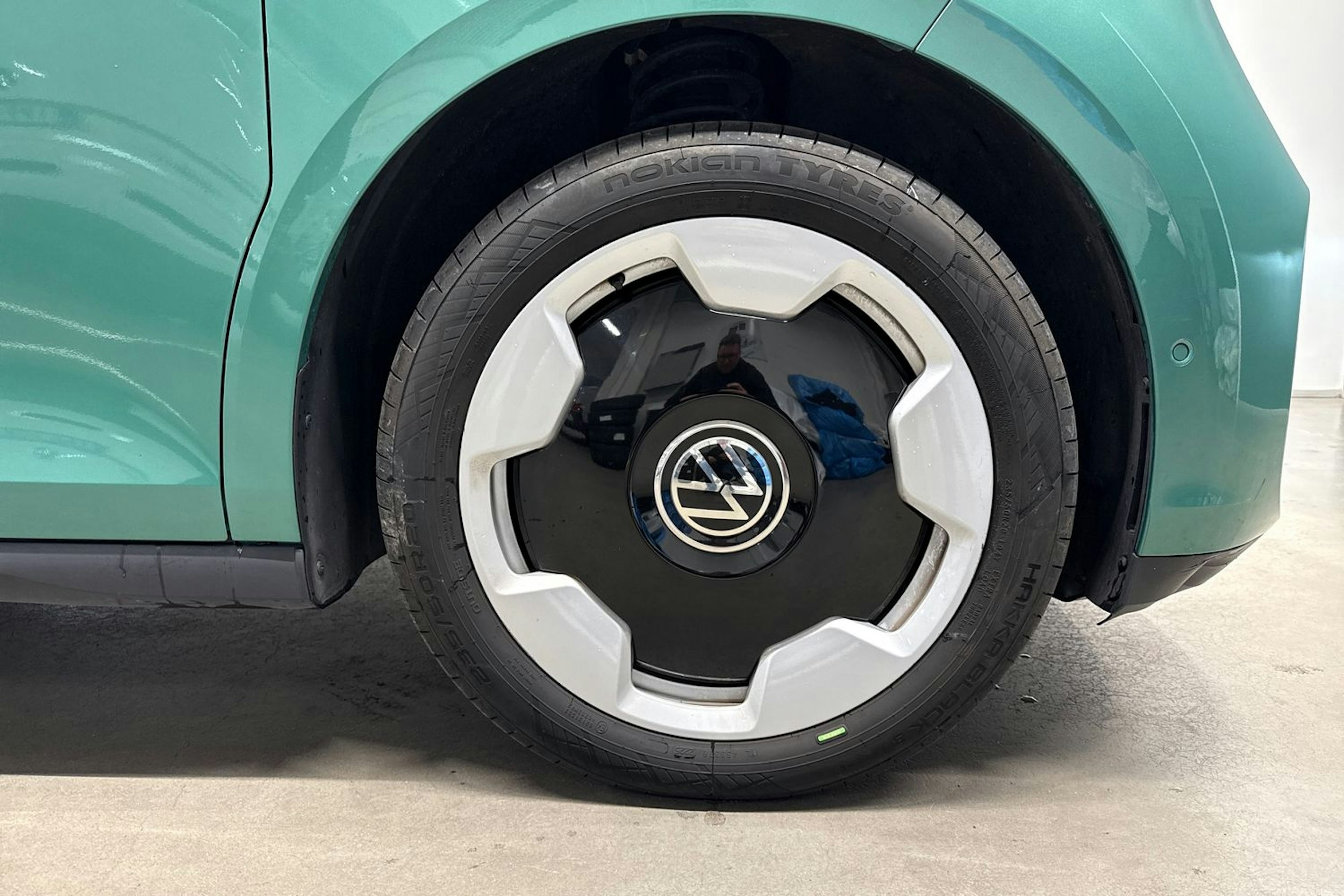 vihreä Volkswagen ID. Buzz 2023 kuva 11.