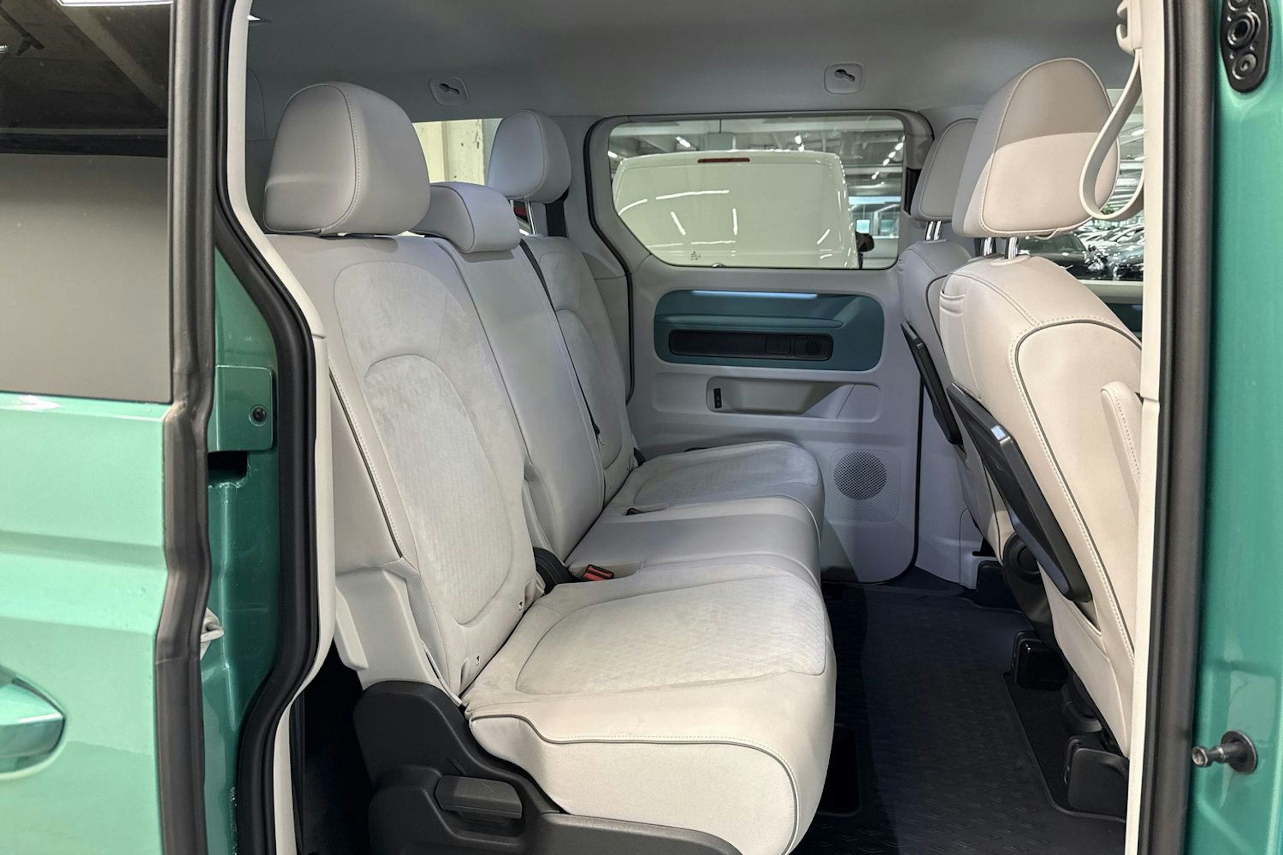 vihreä Volkswagen ID. Buzz 2023 kuva 20.
