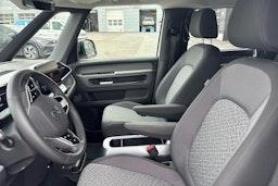valkoinen Volkswagen ID. Buzz 2023 kuva 7.