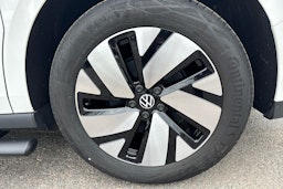 valkoinen Volkswagen ID. Buzz 2023 kuva 9.