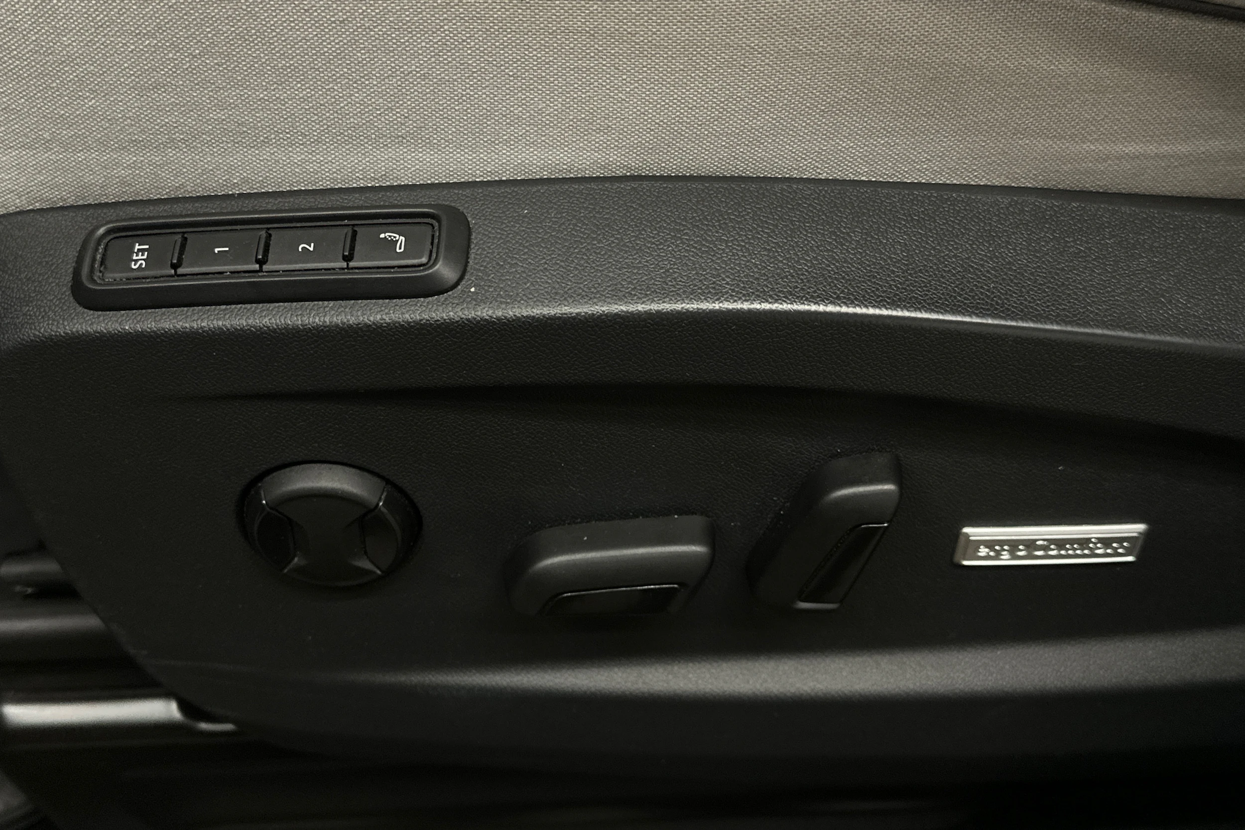 sininen Volkswagen ID. Buzz 2024 kuva 19.