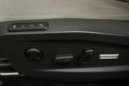 sininen Volkswagen ID. Buzz 2024 kuva 19.