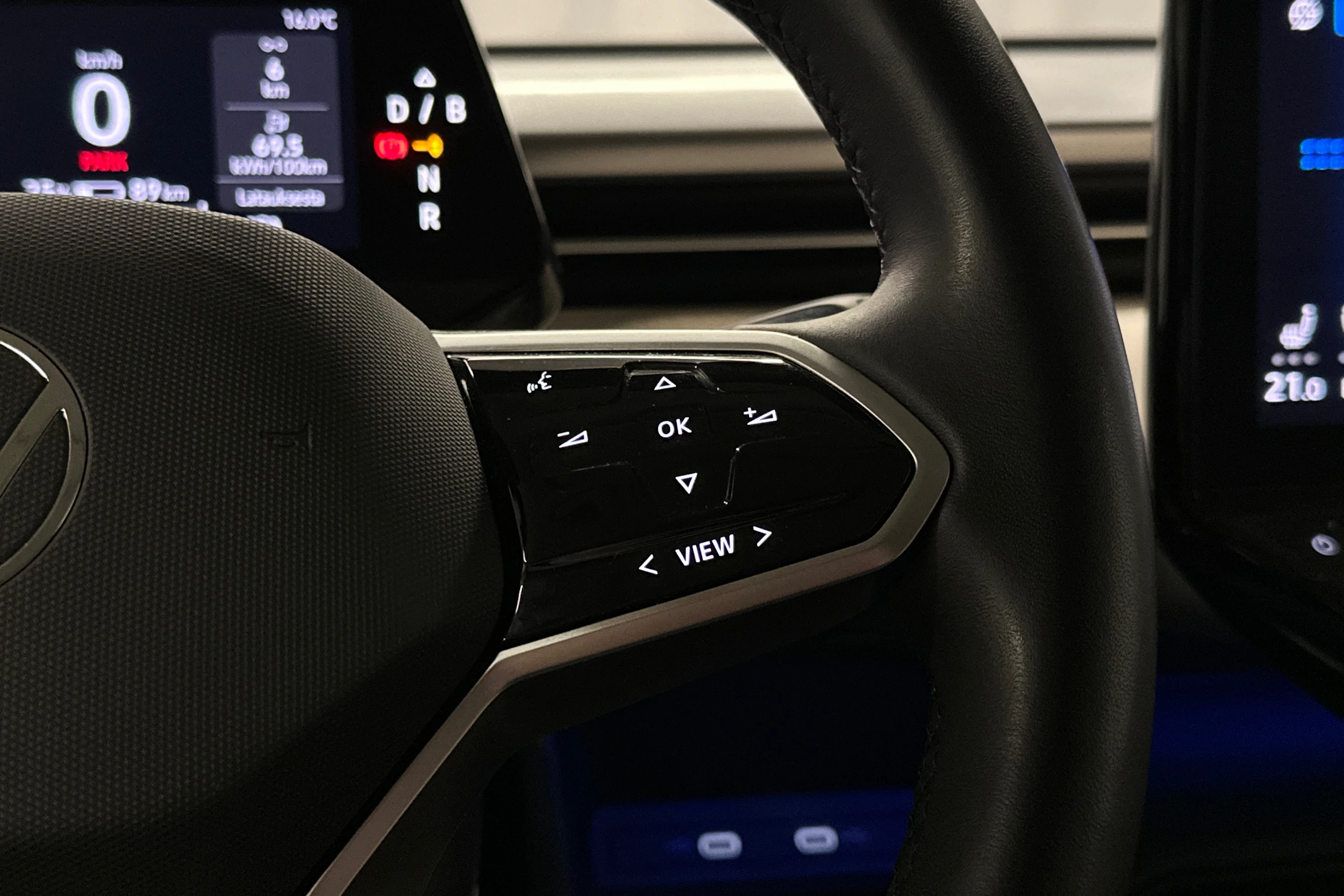 sininen Volkswagen ID. Buzz 2024 kuva 22.