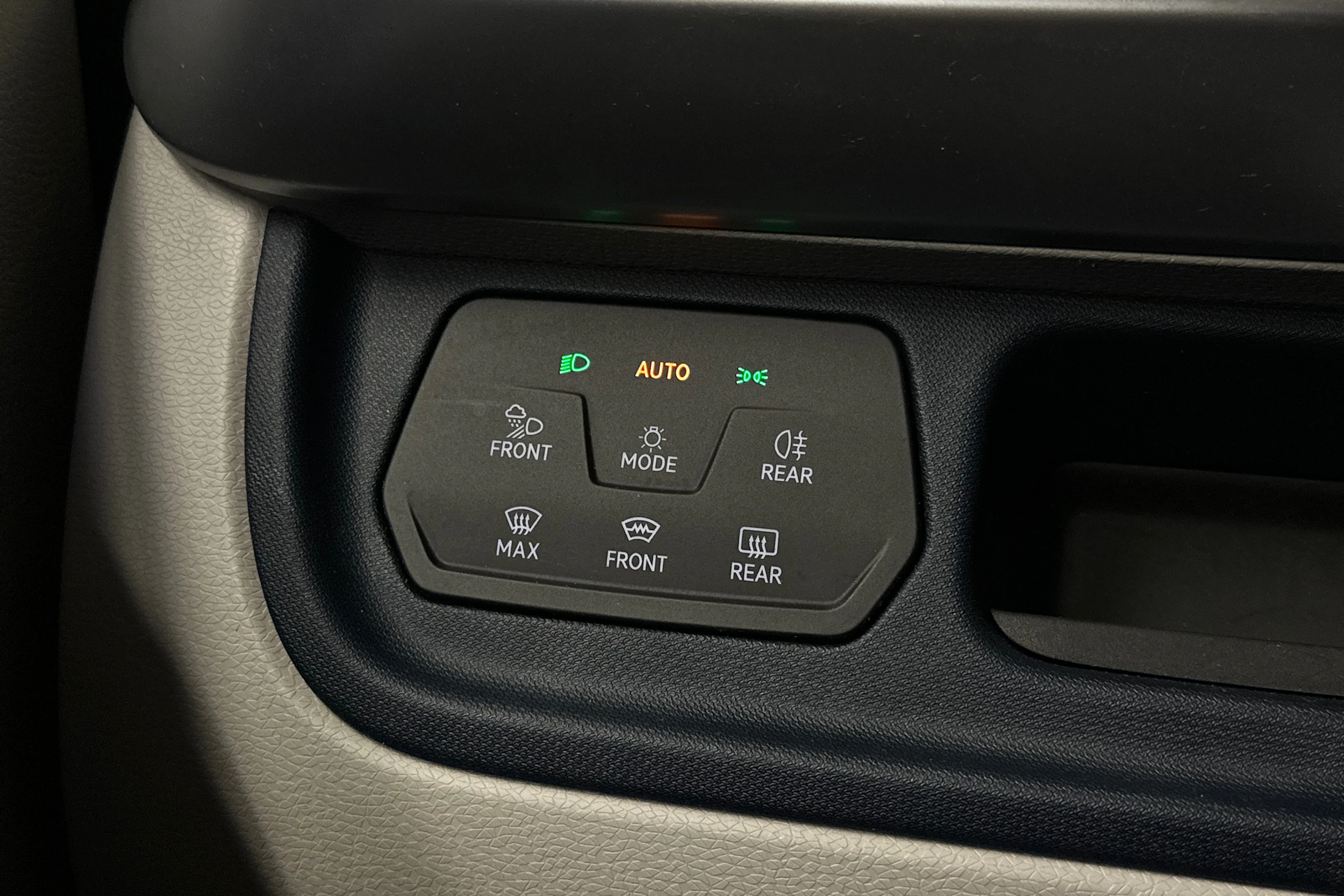 sininen Volkswagen ID. Buzz 2024 kuva 25.