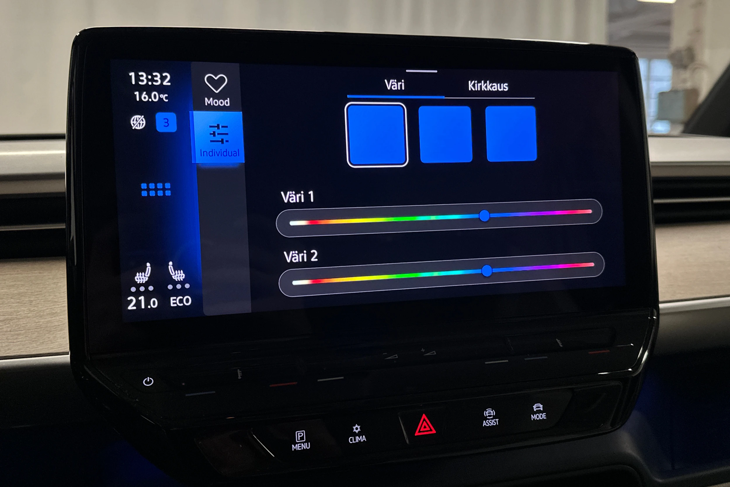 sininen Volkswagen ID. Buzz 2024 kuva 28.