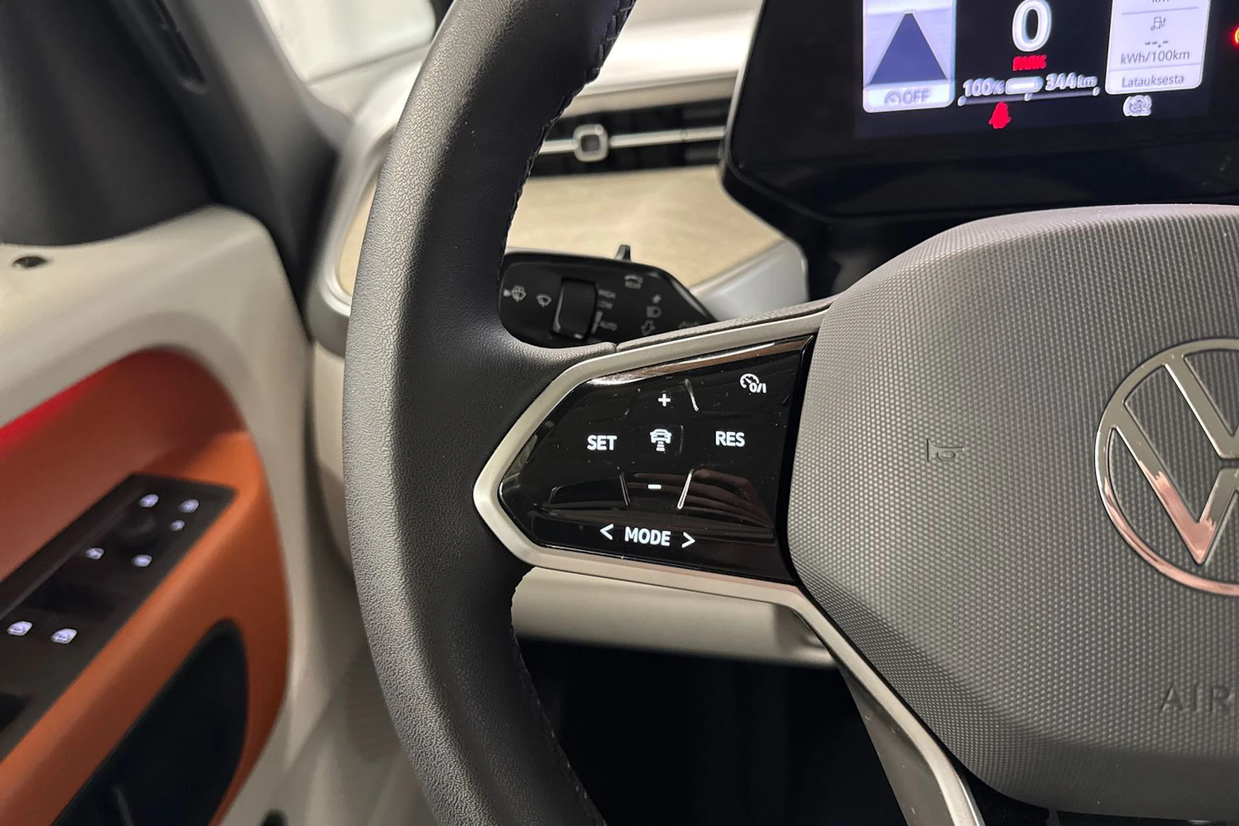 valkoinen Volkswagen ID. Buzz 2024 kuva 17.