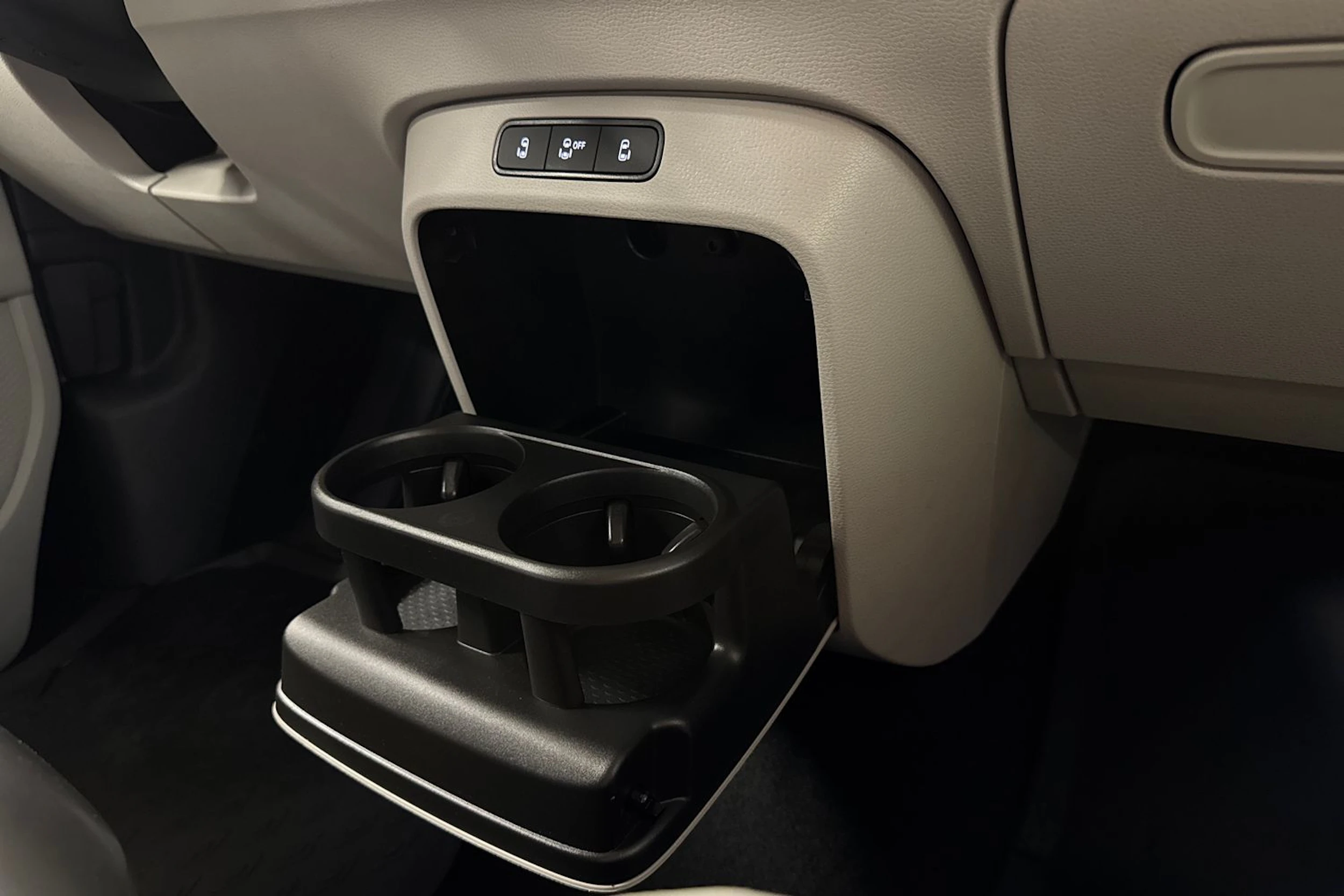valkoinen Volkswagen ID. Buzz 2024 kuva 28.