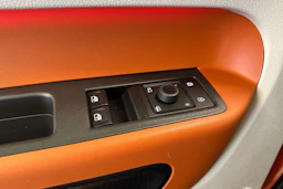 valkoinen Volkswagen ID. Buzz 2024 kuva 30.