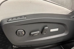 valkoinen Volkswagen ID. Buzz 2024 kuva 32.