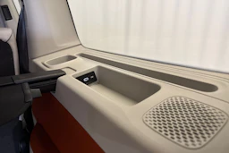 valkoinen Volkswagen ID. Buzz 2024 kuva 35.